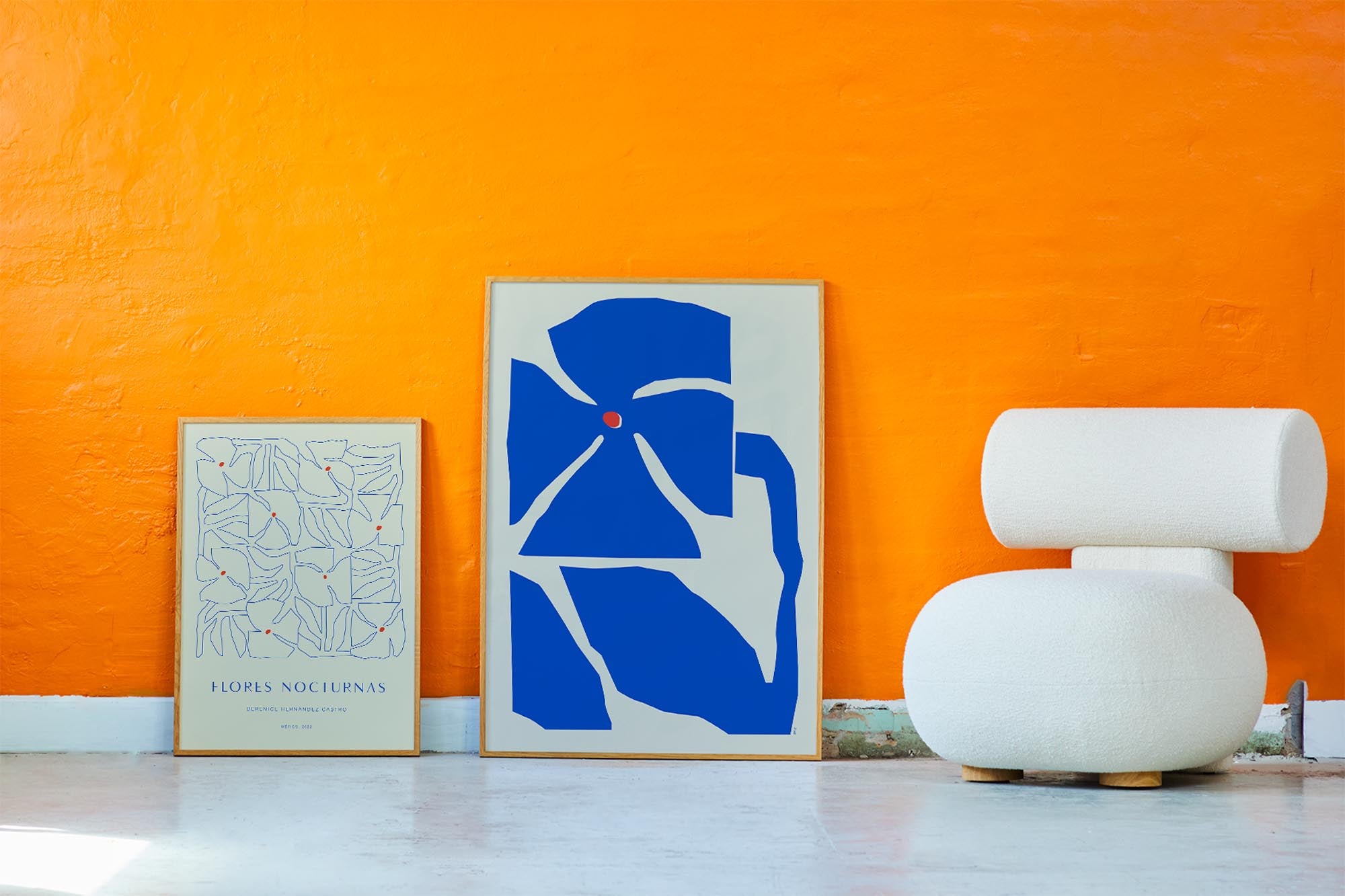Entdecken Sie "Flores Nocturnas 01" von Paper Collective: Ein faszinierender Kunstdruck mit nächtlichen Blüten, der stilvolle Akzente setzt und umweltbewusst ist.