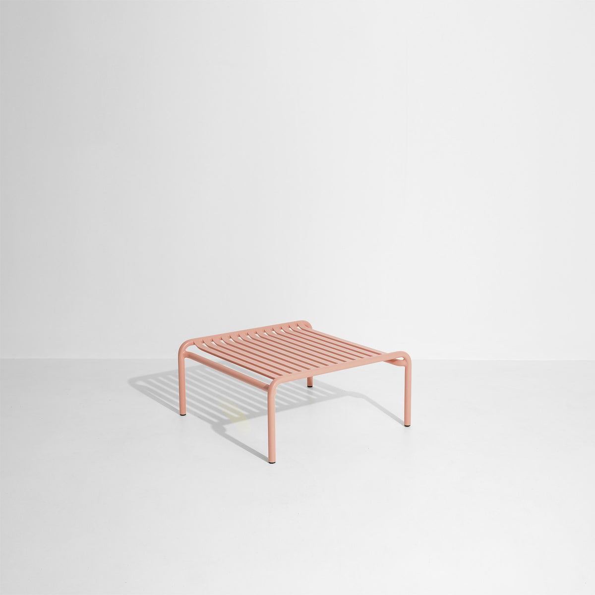 Week-End Coffee Table small in Terracotta präsentiert im Onlineshop von KAQTU Design AG. Loungetisch ist von Petite Friture