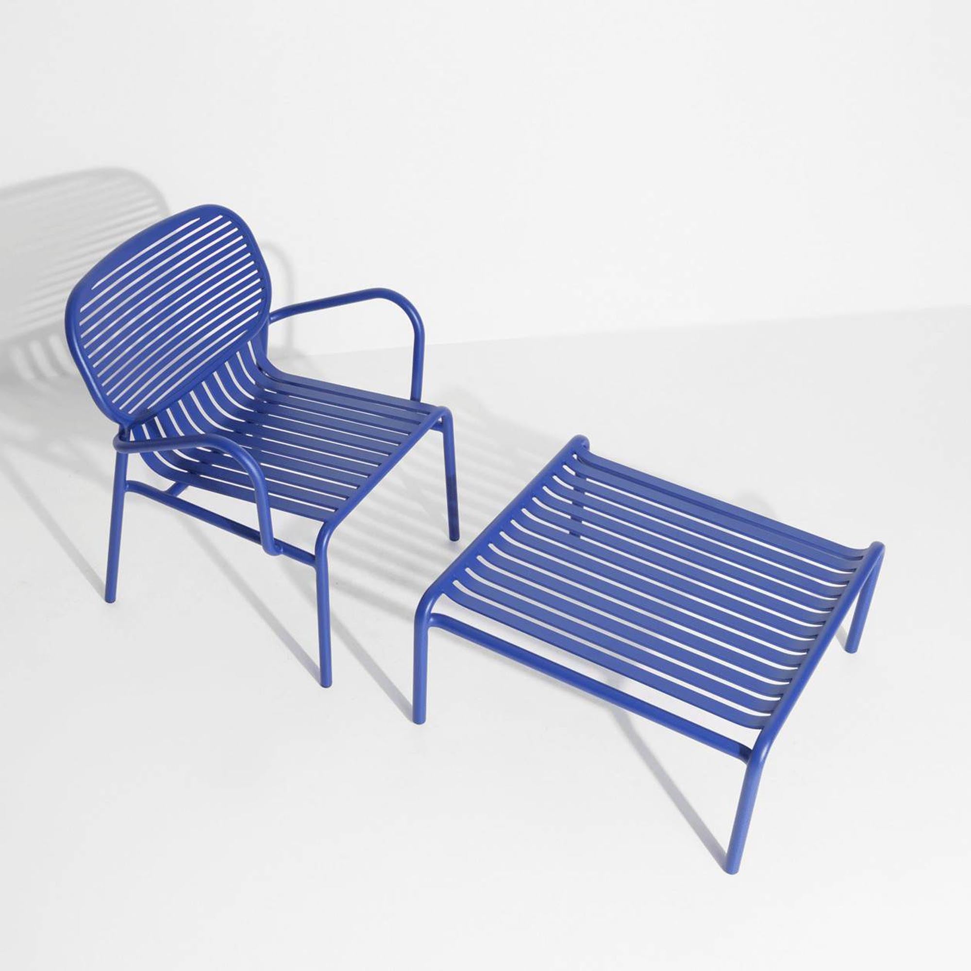 Eleganter Week-End Coffee Table von Petite Friture: Ideal für kleine Balkone und Terrassen, vereint Funktionalität mit modernem Design.