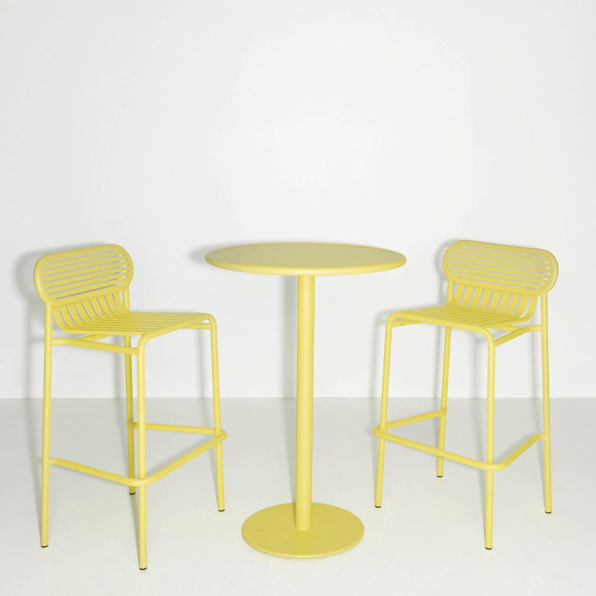Eleganter runder Bartisch von Petite Friture, perfekt für Outdoor-Bereiche. Robustes Aluminium, UV-resistent und leicht für müheloses Umstellen.