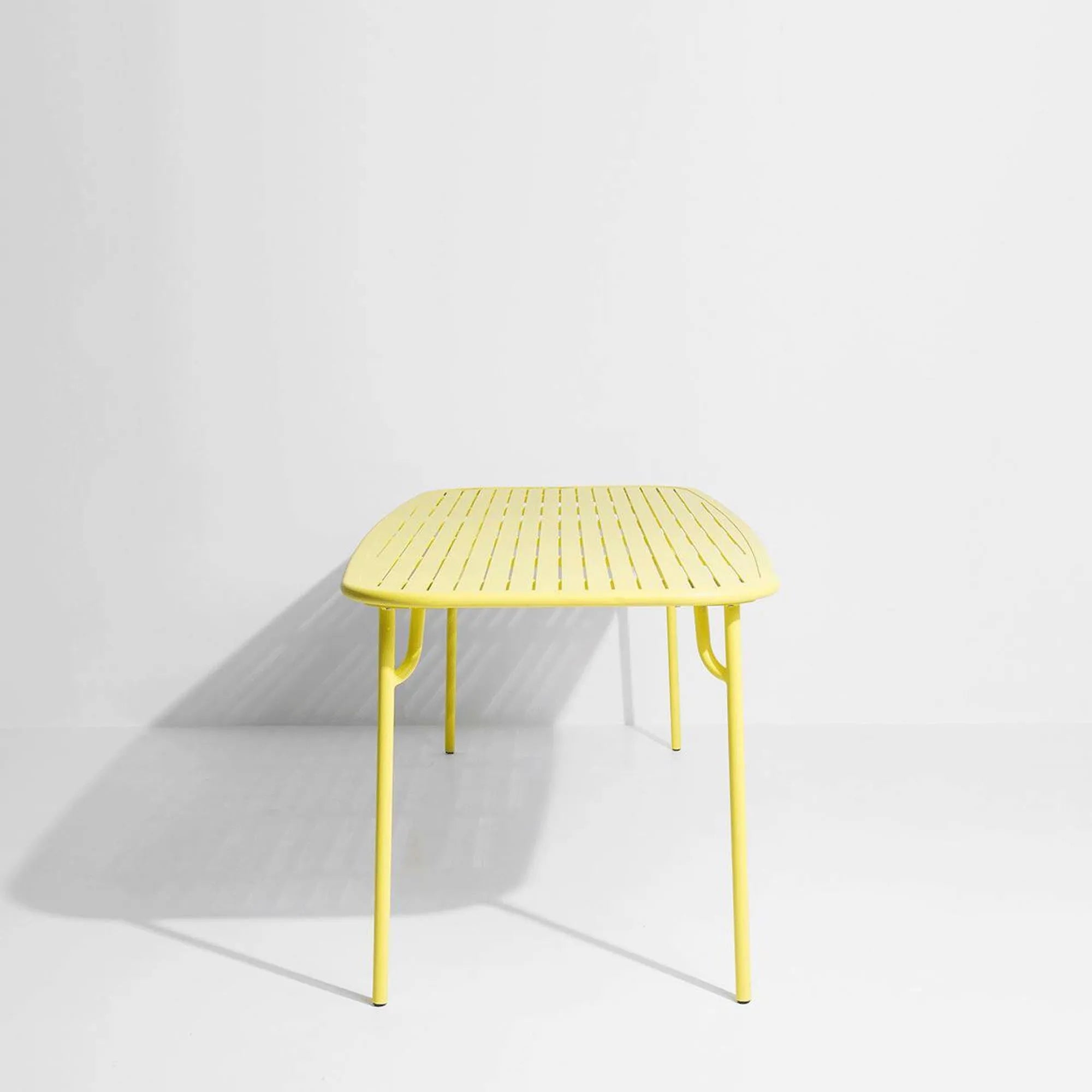 Week-End Tisch Large in Yellow präsentiert im Onlineshop von KAQTU Design AG. Gartentisch ist von Petite Friture