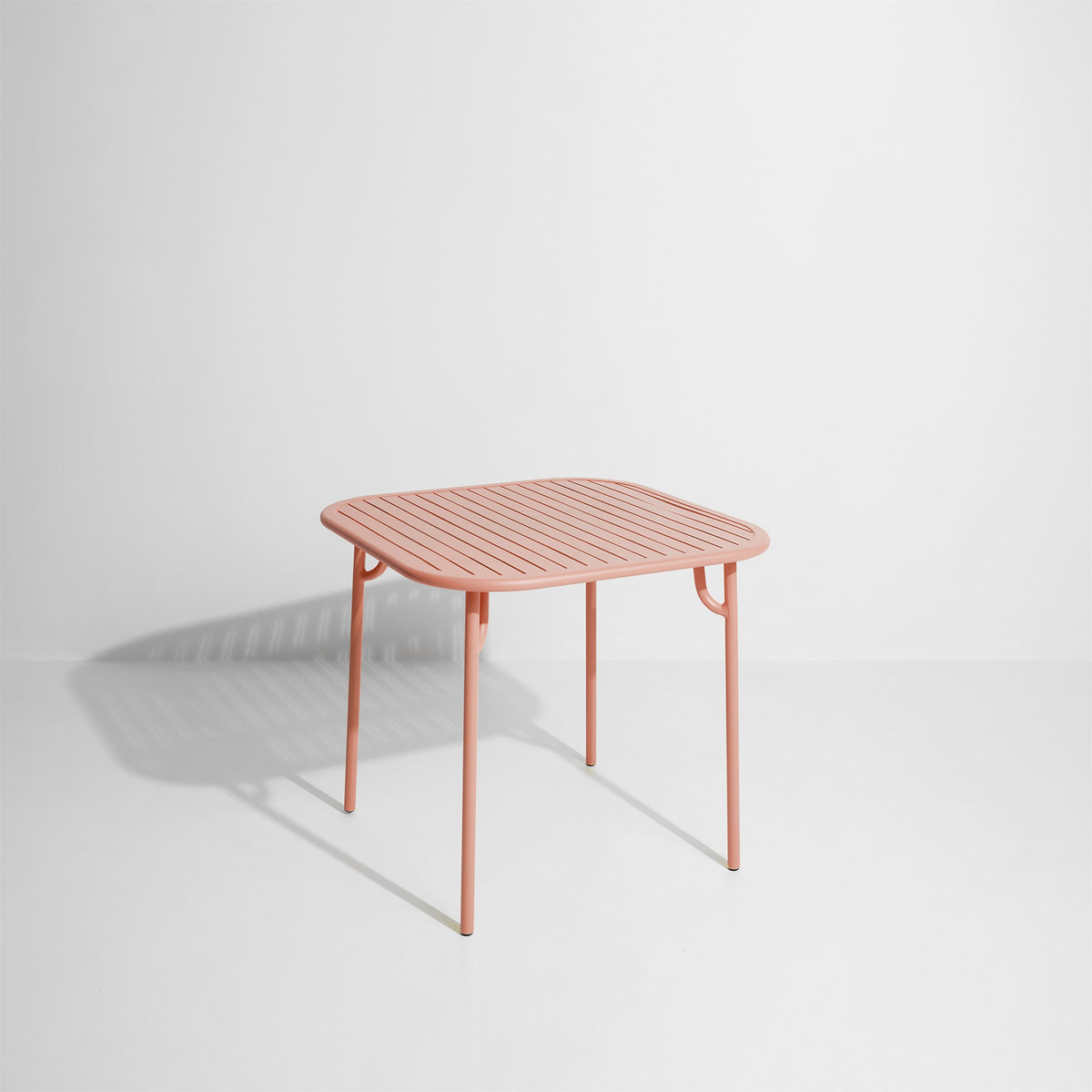 Week-End Tisch Small in Blush präsentiert im Onlineshop von KAQTU Design AG. Gartentisch ist von Petite Friture