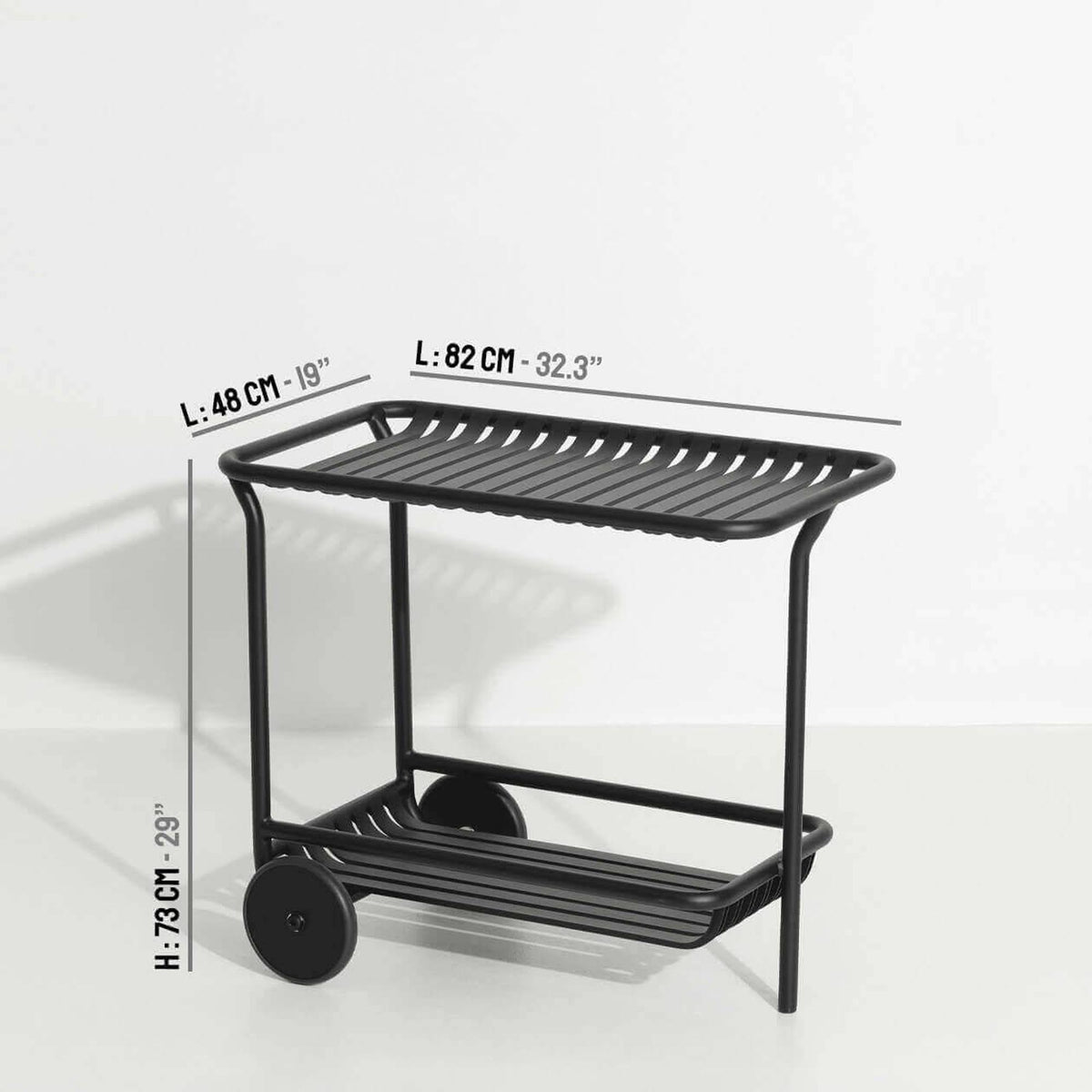Week-End Trolley in Black präsentiert im Onlineshop von KAQTU Design AG. Beistelltisch Outdoor ist von Petite Friture