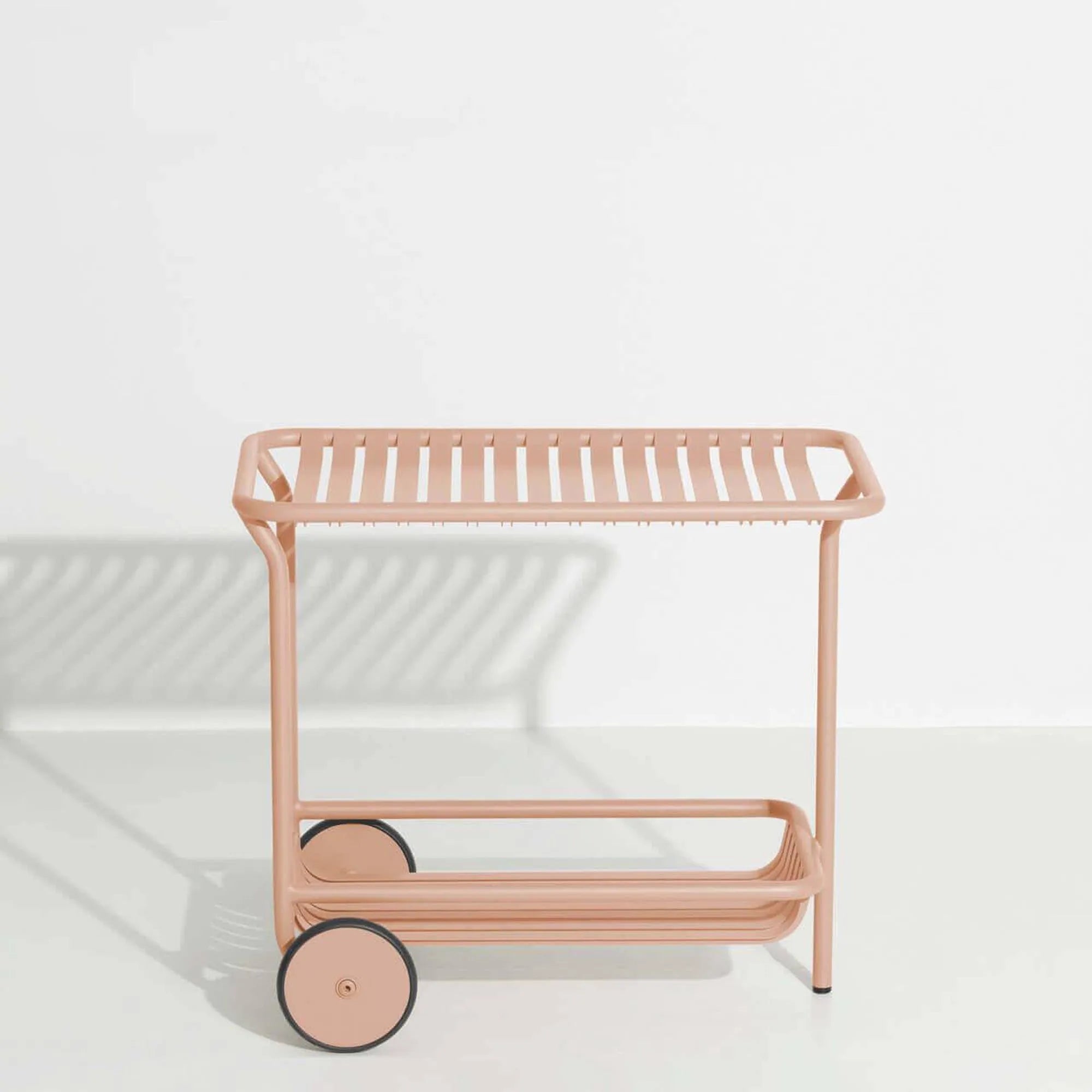 Moderner Week-End Trolley von Petite Friture für trendige Ausflüge.