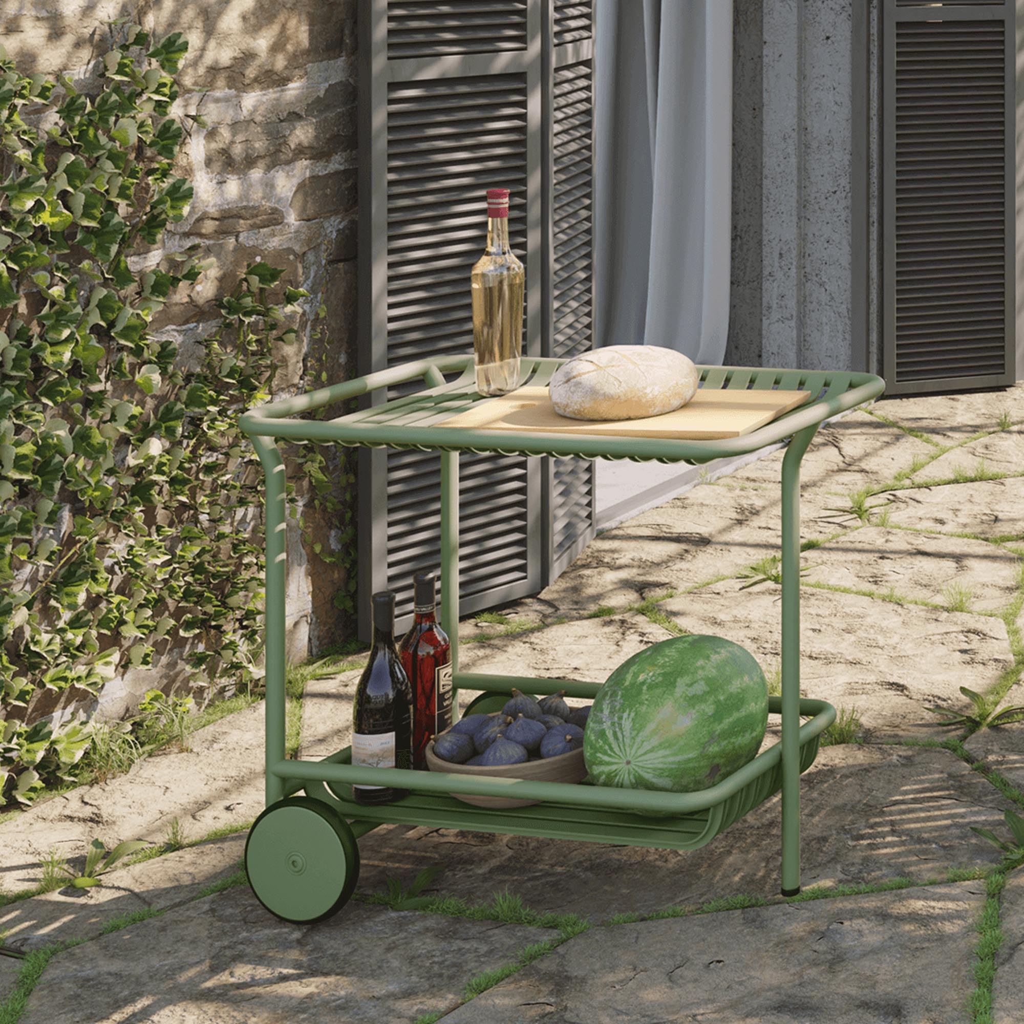 Der Week-End Trolley von Petite Friture vereint modernes Design und Funktionalität für anspruchsvolle Reisende.