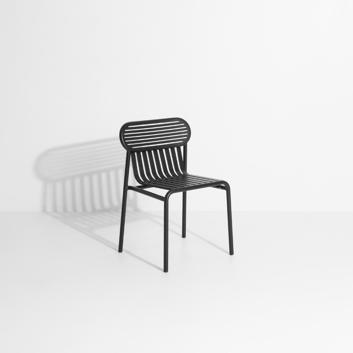 Week-End Gartenstuhl in Black präsentiert im Onlineshop von KAQTU Design AG. Gartenstuhl ist von Petite Friture