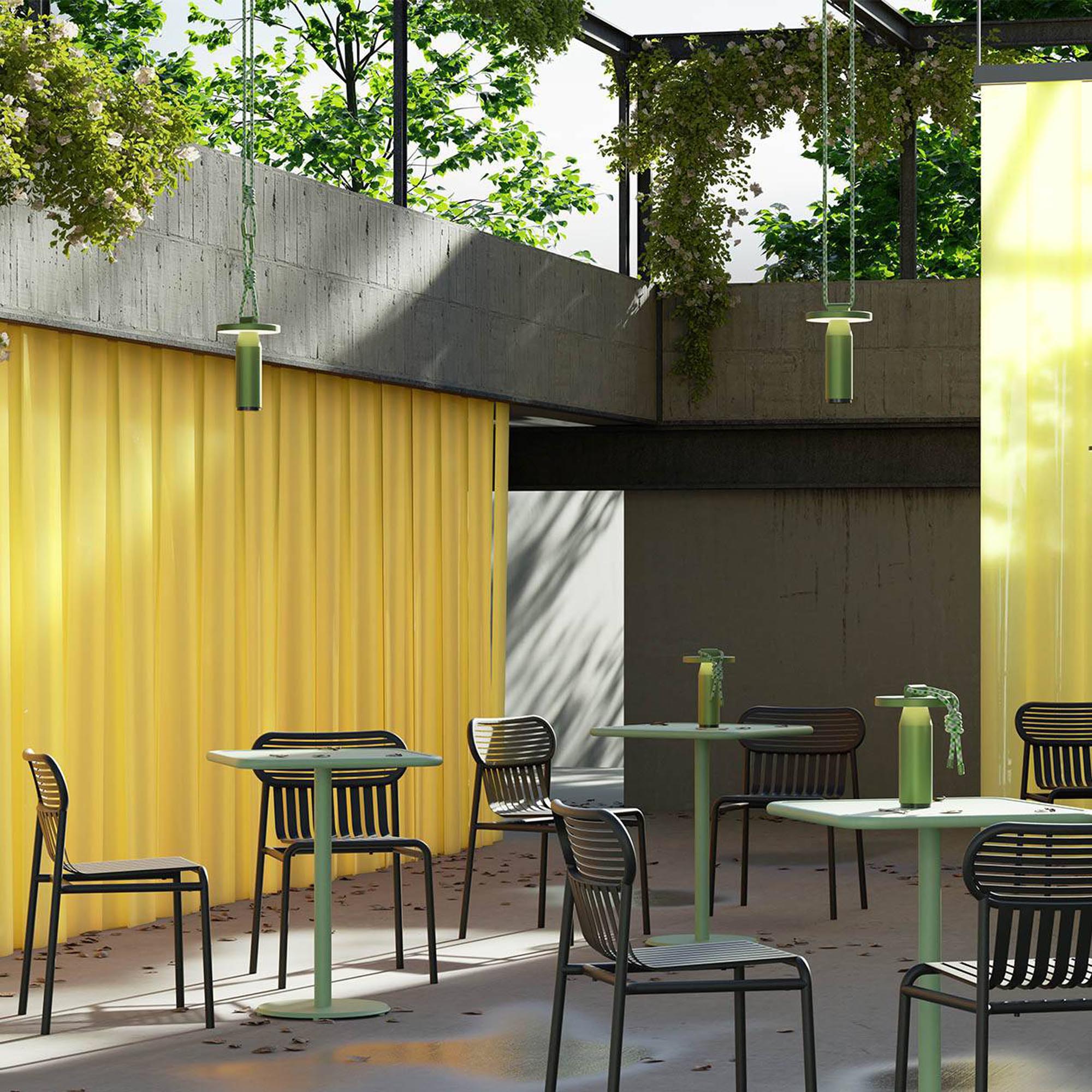 Week-End Stuhl: Komfortabler Designklassiker für Ihren Garten.