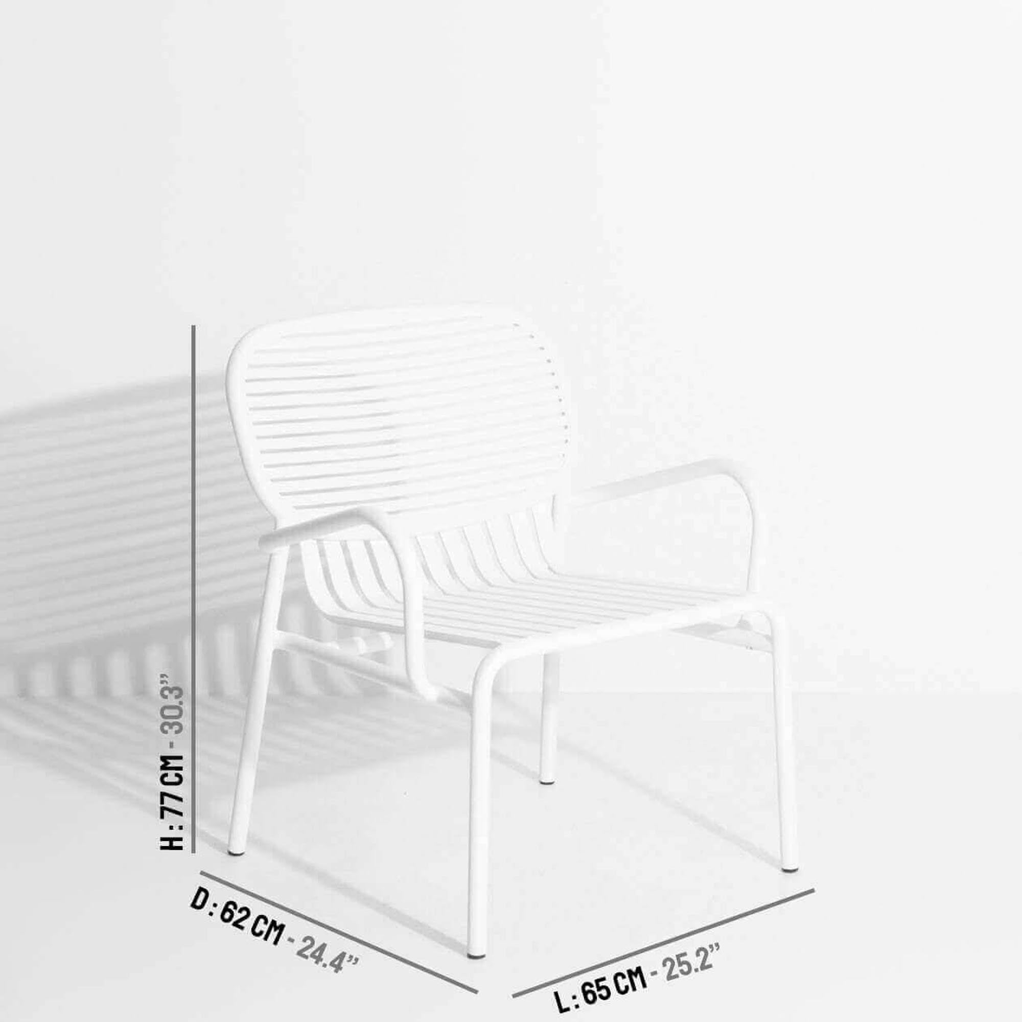 Eleganter Week-End Lounger: Stilvolle Erholung im Garten.