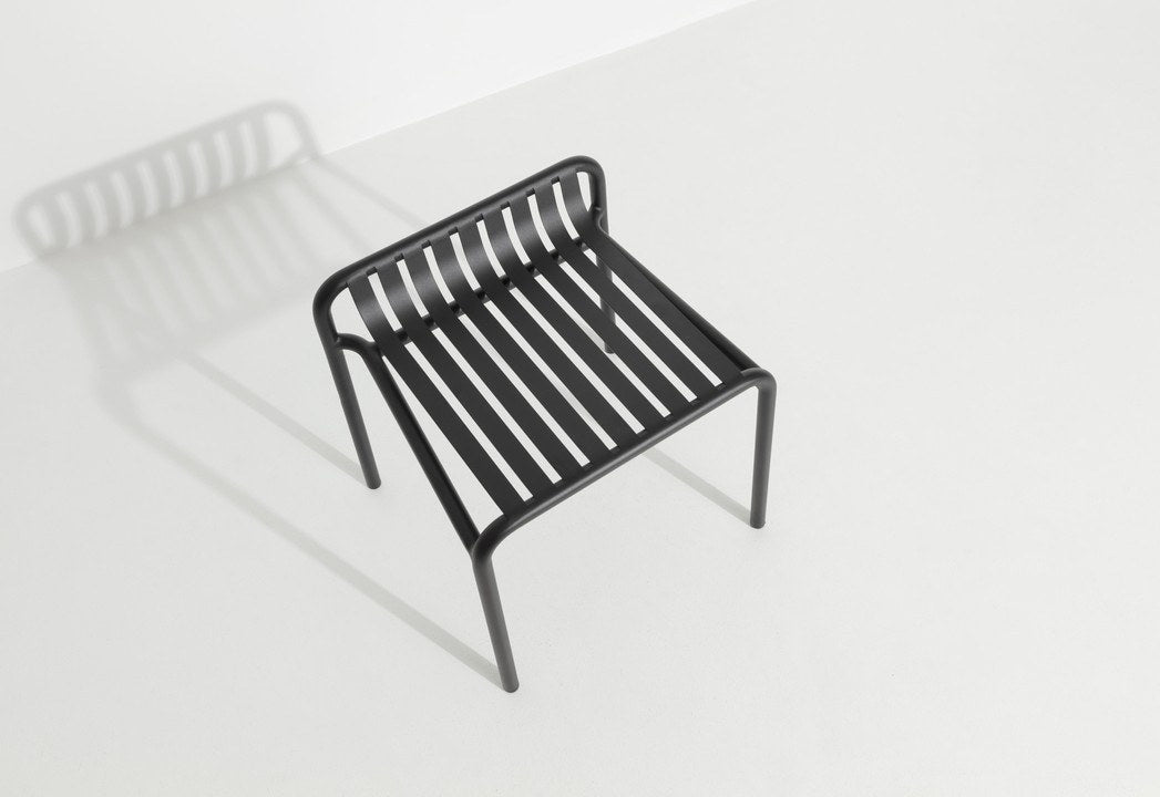 Week-End Gartenhocker in Black präsentiert im Onlineshop von KAQTU Design AG. Hocker Outdoor ist von Petite Friture