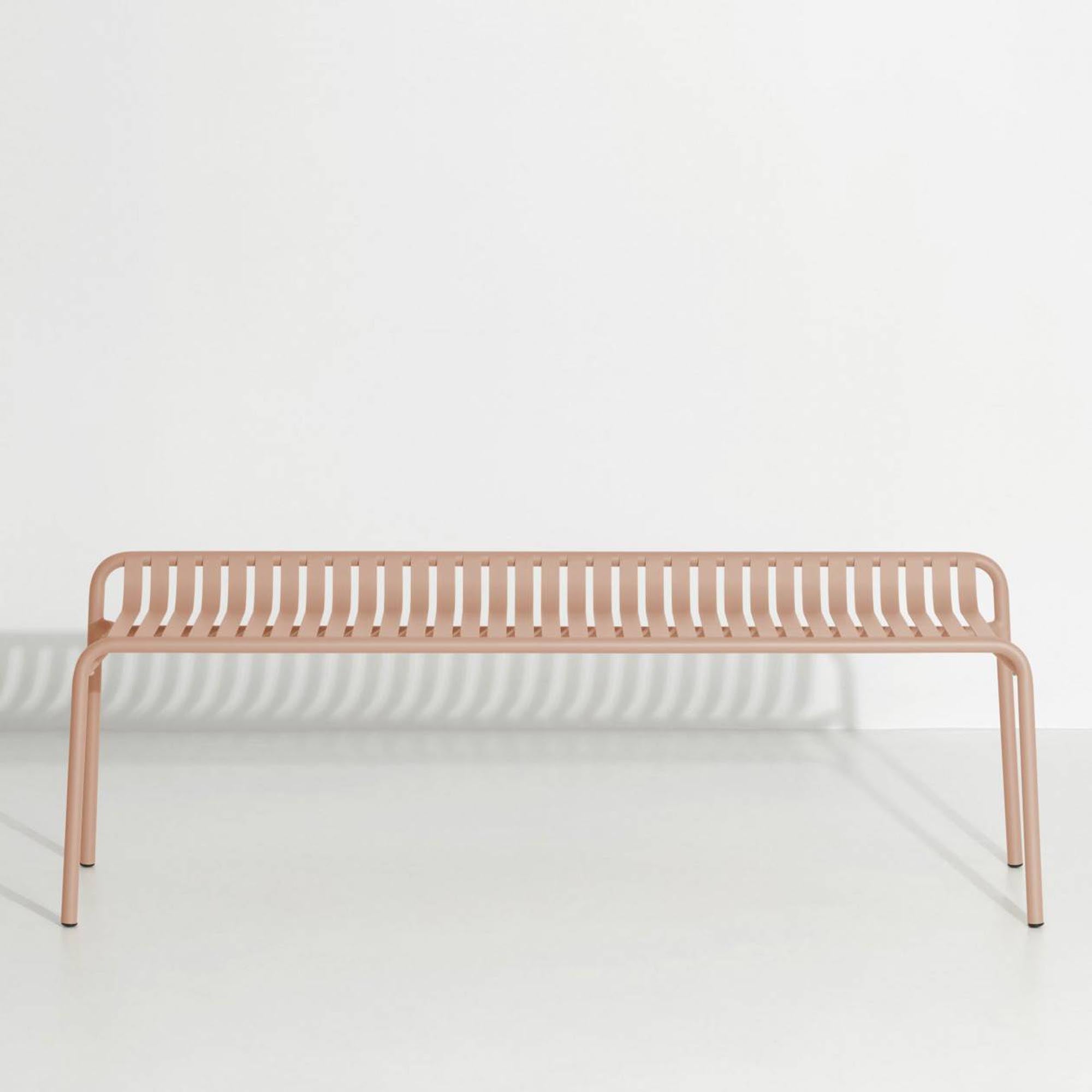 Elegante Gartenbank aus Aluminium, UV-beständig, in 9 Farben, mit optionalen Sitzkissen für extra Komfort.