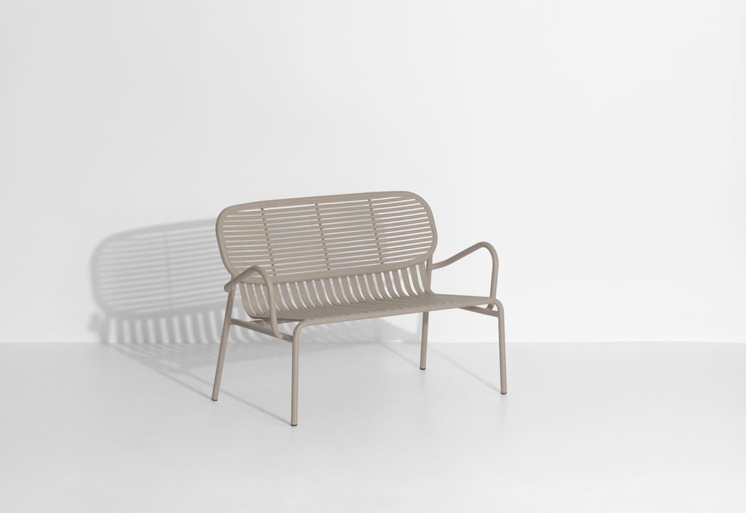 Week-End Gartenbank mit Armlehne in Jade Green präsentiert im Onlineshop von KAQTU Design AG. Gartenbank ist von Petite Friture