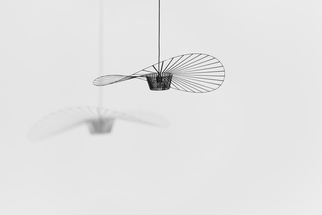 Vertigo Pendellampe in Black präsentiert im Onlineshop von KAQTU Design AG. Pendelleuchte ist von Petite Friture