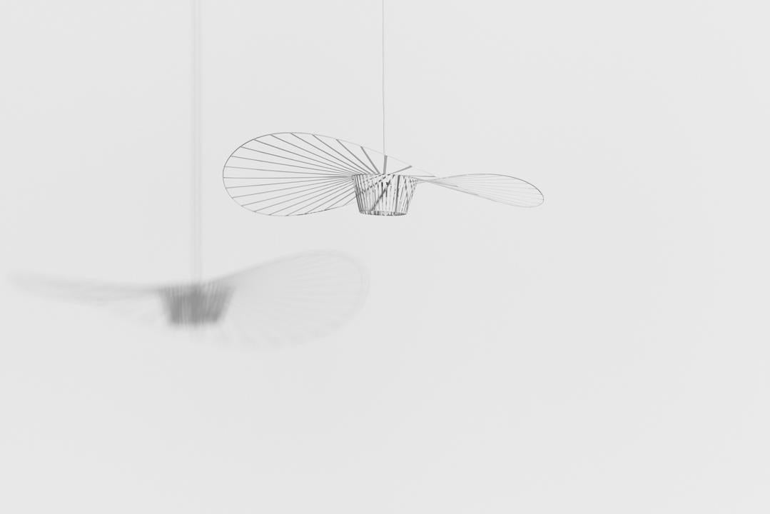 Vertigo Pendellampe in White präsentiert im Onlineshop von KAQTU Design AG. Pendelleuchte ist von Petite Friture
