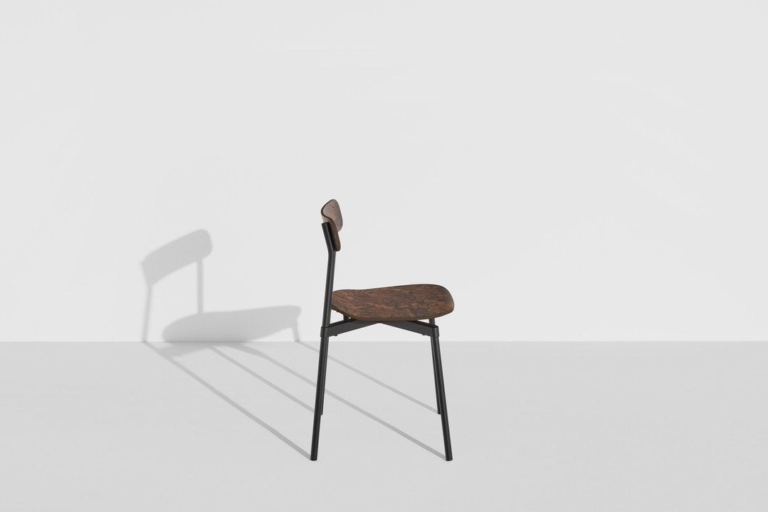 Fromme Wood Stuhl in Red Brown präsentiert im Onlineshop von KAQTU Design AG. Gartenstuhl ist von Petite Friture