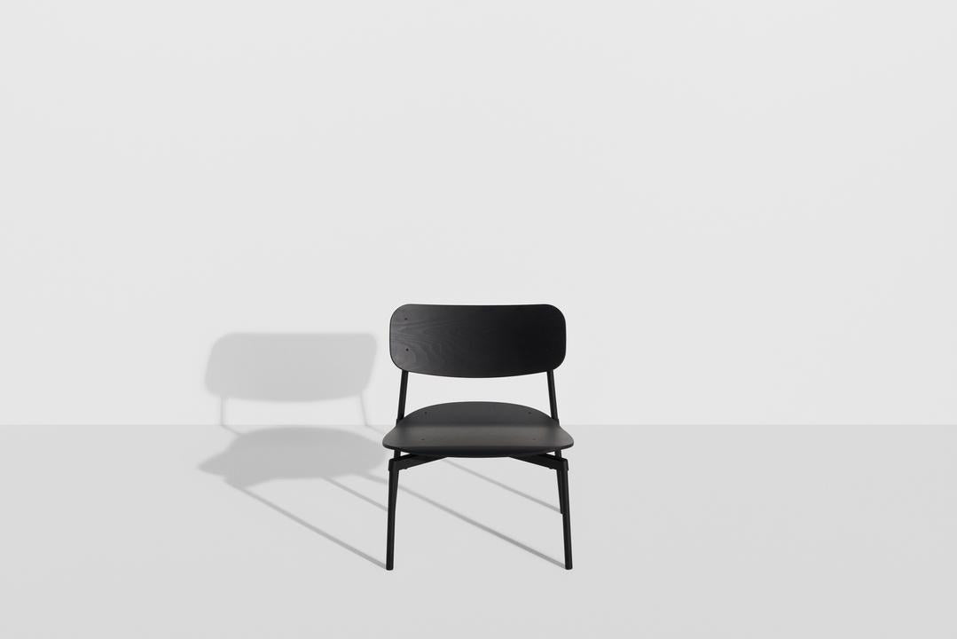 Fromme Wood Lounge Chair in Black präsentiert im Onlineshop von KAQTU Design AG. Sessel mit Armlehnen ist von Petite Friture