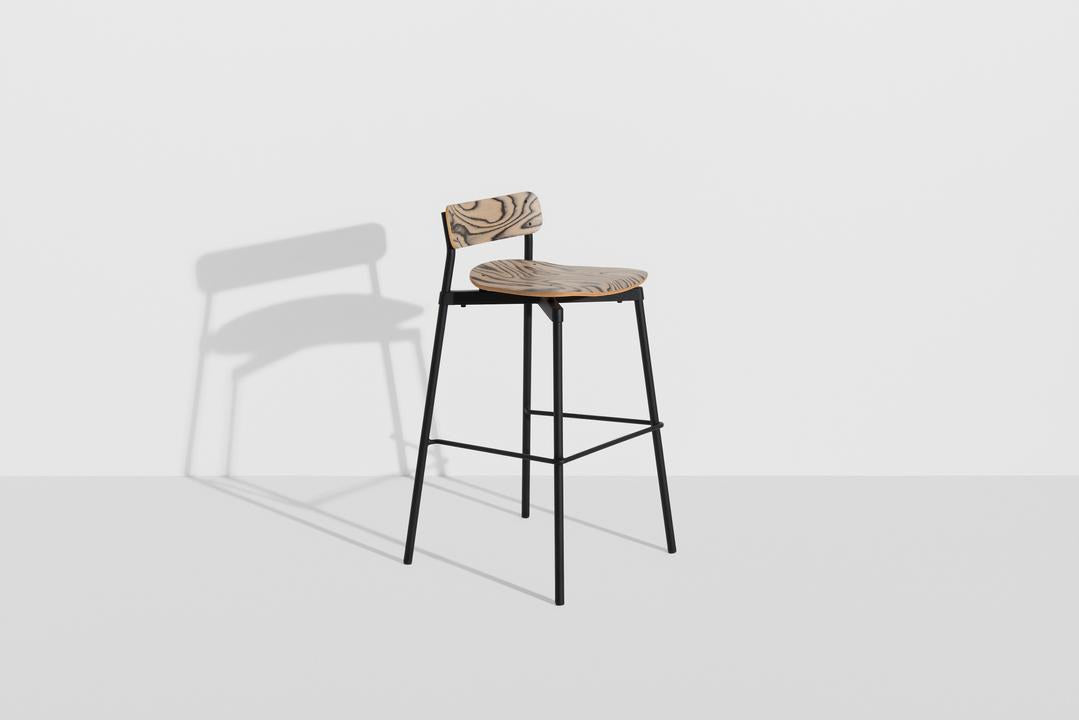 Fromme Wood Barstuhl in Black with Alpi präsentiert im Onlineshop von KAQTU Design AG. Barhocker ist von Petite Friture