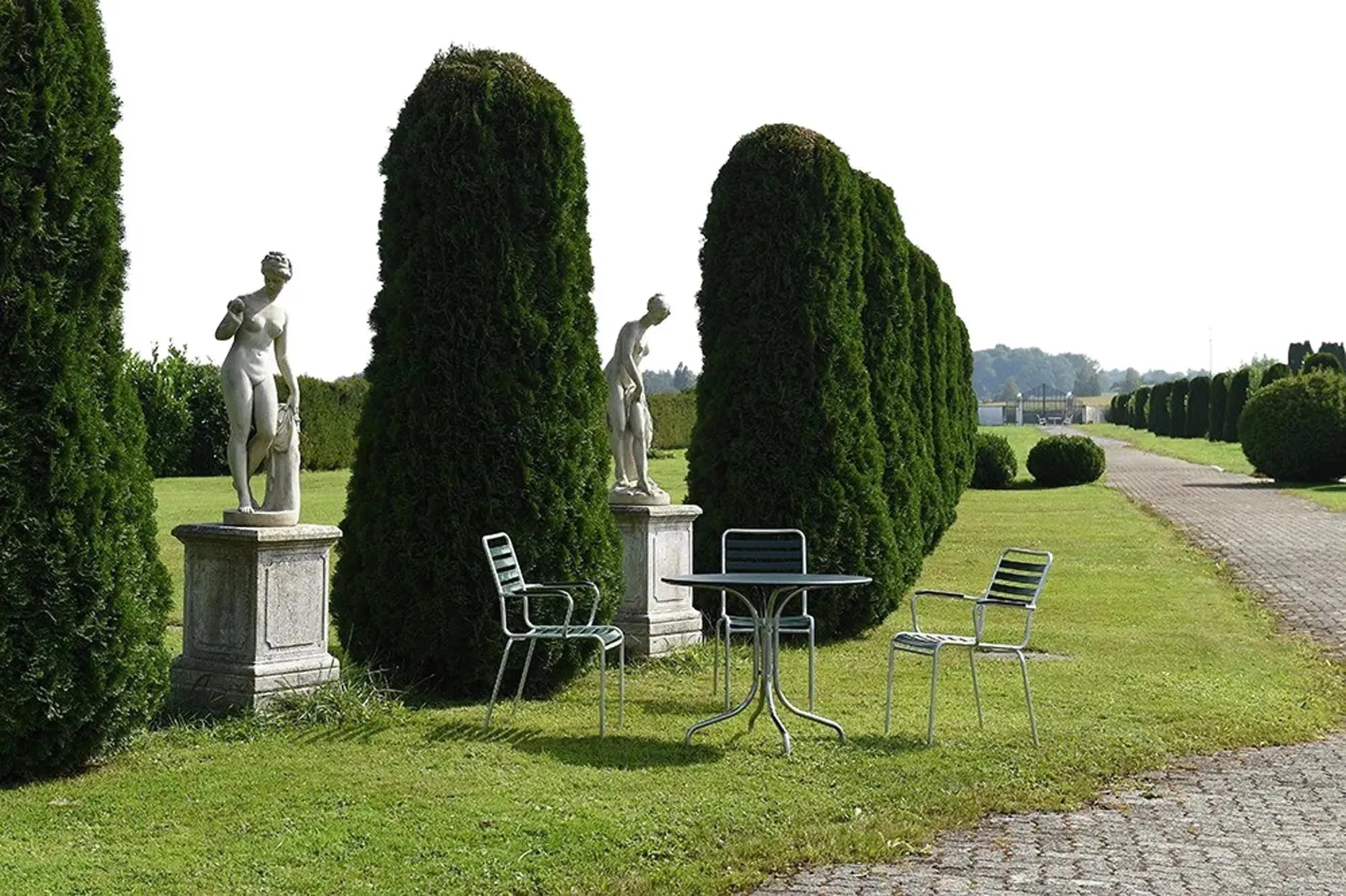 Lättli-Barstuhl Säntis: Modernes Design für stilvolle Outdoor-Bereiche.