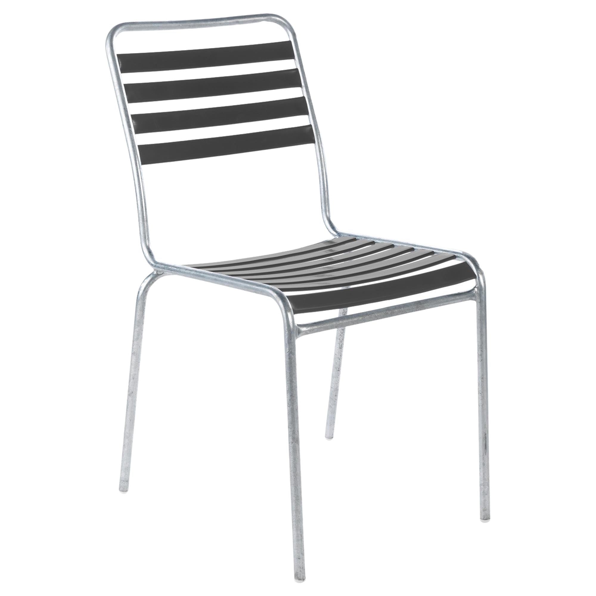 Entdecken Sie den Lättli-Barstuhl Säntis von Schaffner – ein eleganter Barstuhl mit Kufen, ideal für gemütliche Stunden im Freien.