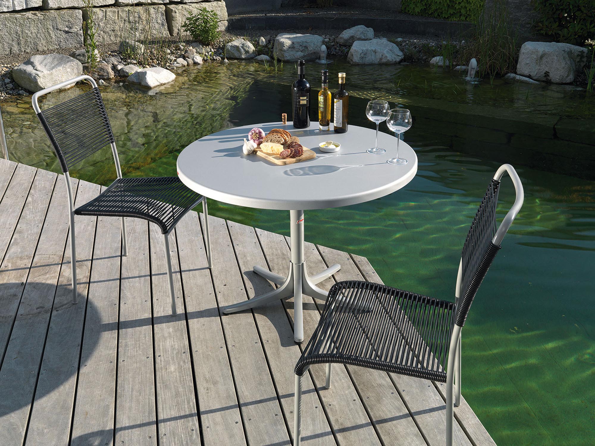 Schaffhausen Glasfaser-Gartentisch ø75 klappbar in Alusilber präsentiert im Onlineshop von KAQTU Design AG. Gartentisch ist von Schaffner