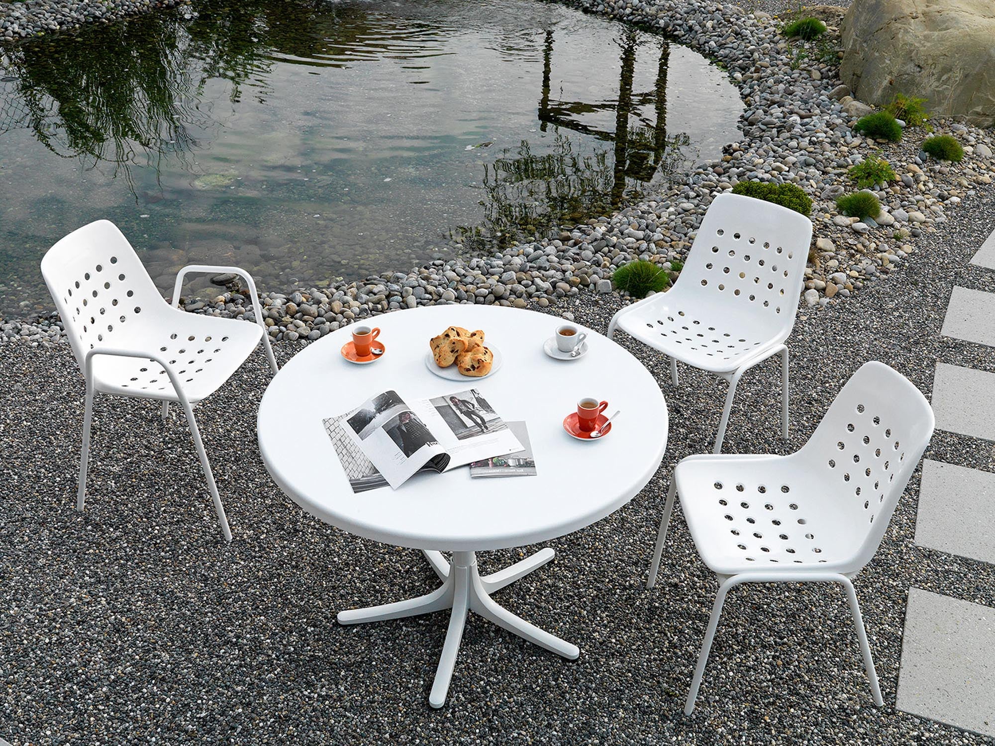 Schaffhausen Glasfaser-Gartentisch ø75 klappbar in Weiss präsentiert im Onlineshop von KAQTU Design AG. Gartentisch ist von Schaffner