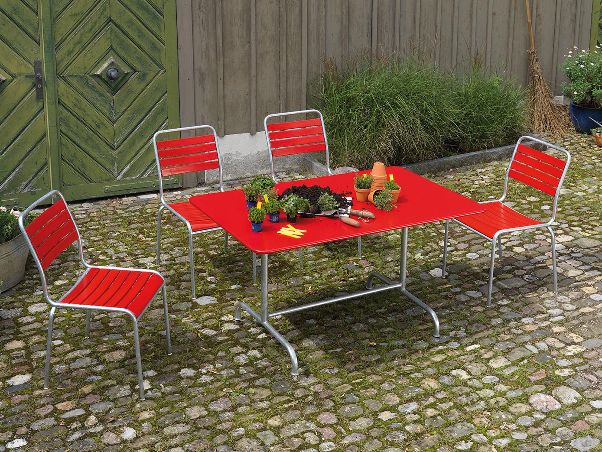 Hochwertiger, wetterfester Rigi Metall-Gartentisch 140x80 cm, klappbar, langlebig, stilvoll und platzsparend – perfekt für Garten, Balkon und Terrasse.