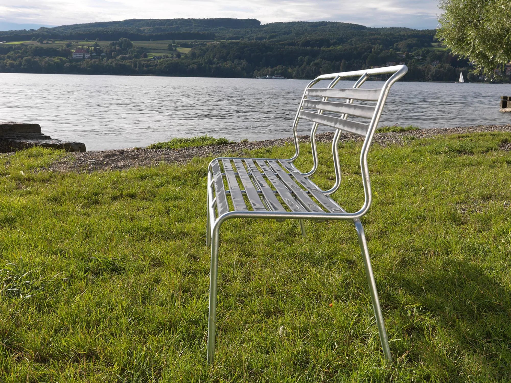 Robuste Lättlibank Säntis 2er: Ideal für gemütliche Gartenmomente.