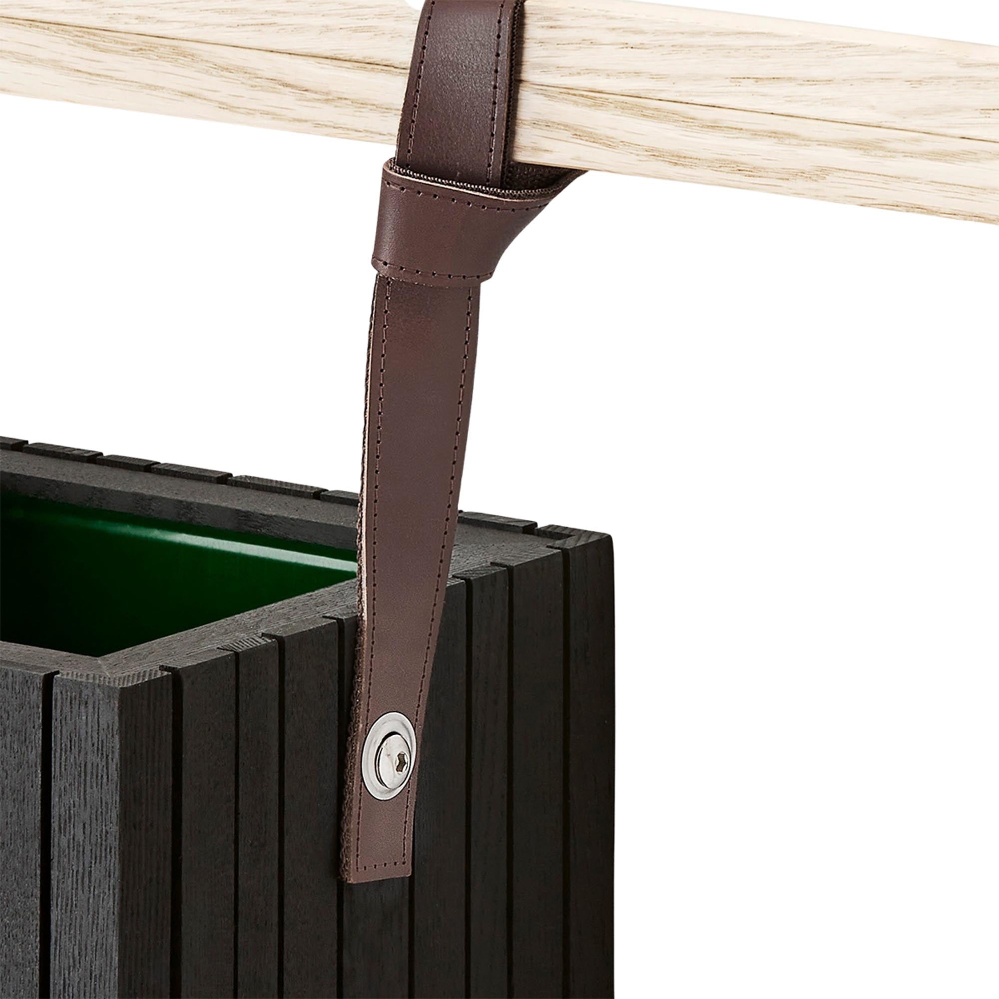 Stilvolles Pflanzgefäss mit cleverem Haltesystem von Squarely Copenhagen.