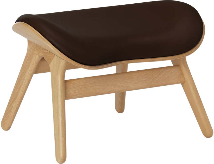 Die A Conversation Piece Ottoman von Umage ist die perfekte Ergänzung für Ihre Lounge Chairs. Mit eleganten, herzförmigen Silhouetten und austauschbarer Polsterung bietet sie individuelles Design und Nachhaltigkeit. Erhältlich in Eiche, dunkler Eiche und schwarzer Eiche mit hochwertigen Stoffen und Lederoptionen. Größe: 63x50x43cm.