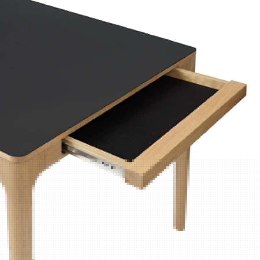 Eleganter Umage Esstisch: Perfekte Symbiose aus Design und Funktion.
