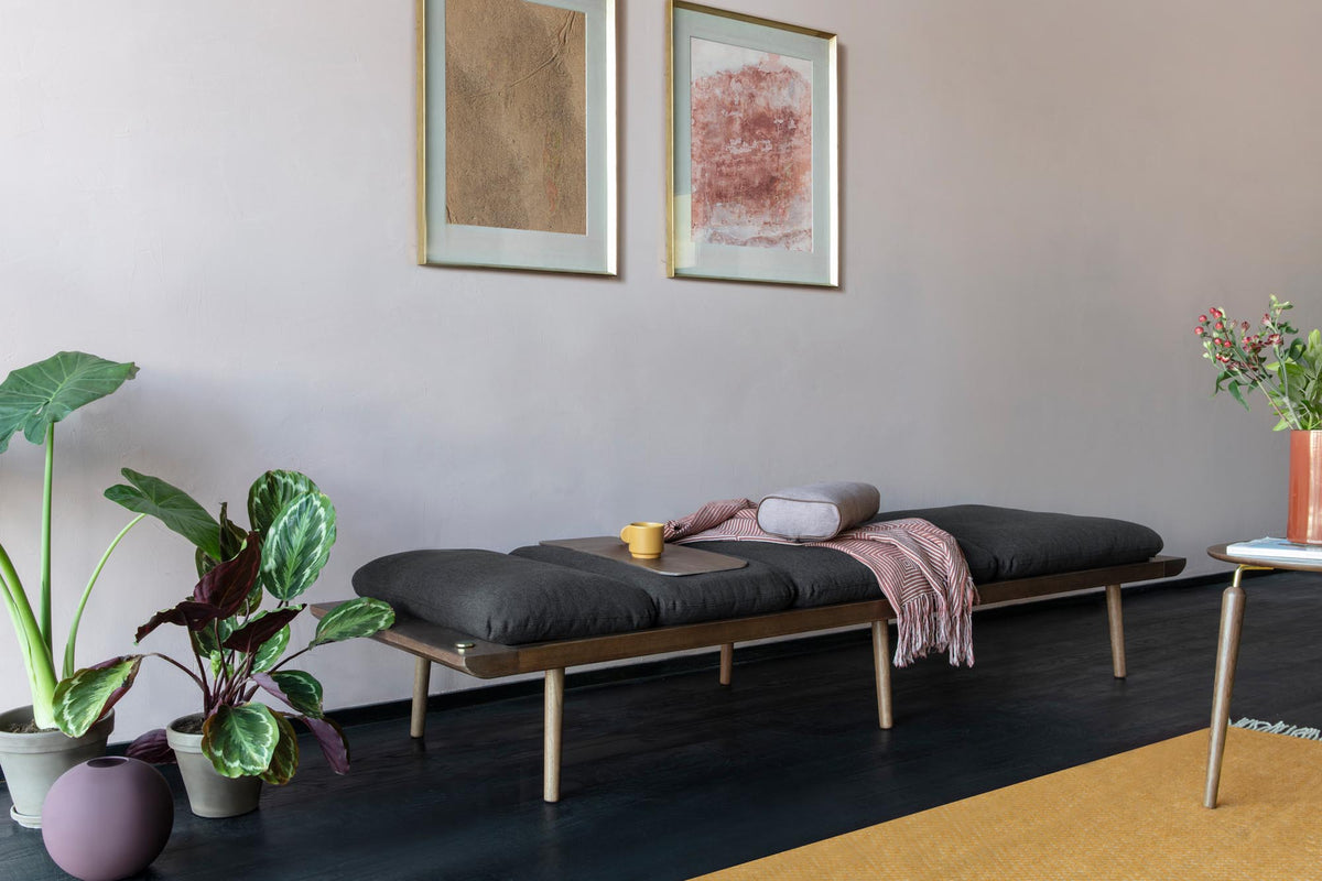 Lounge Around Daybed in Shadow präsentiert im Onlineshop von KAQTU Design AG. Tagesbett ist von Umage