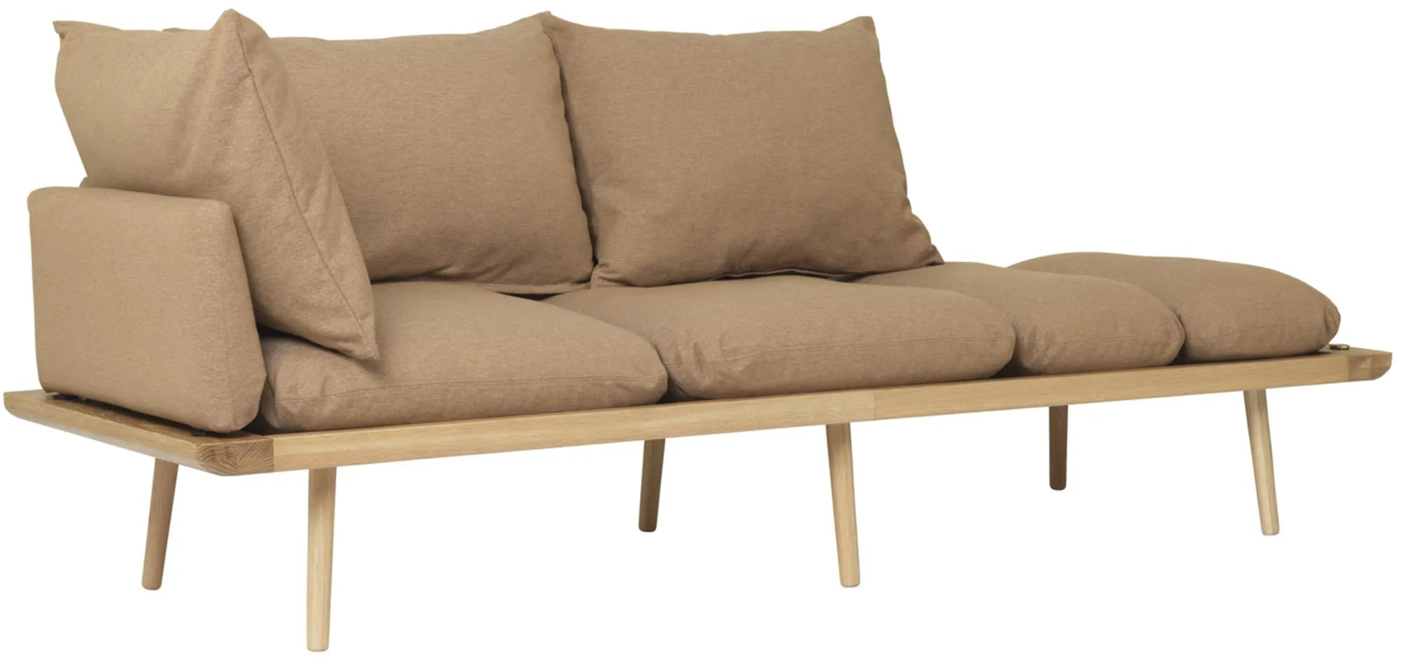 Elegantes 3-Sitzer Sofa von Umage: skandinavisches Design, Eichenholz, komfortabel, individuell gestaltbar, langlebig, pflegeleicht.