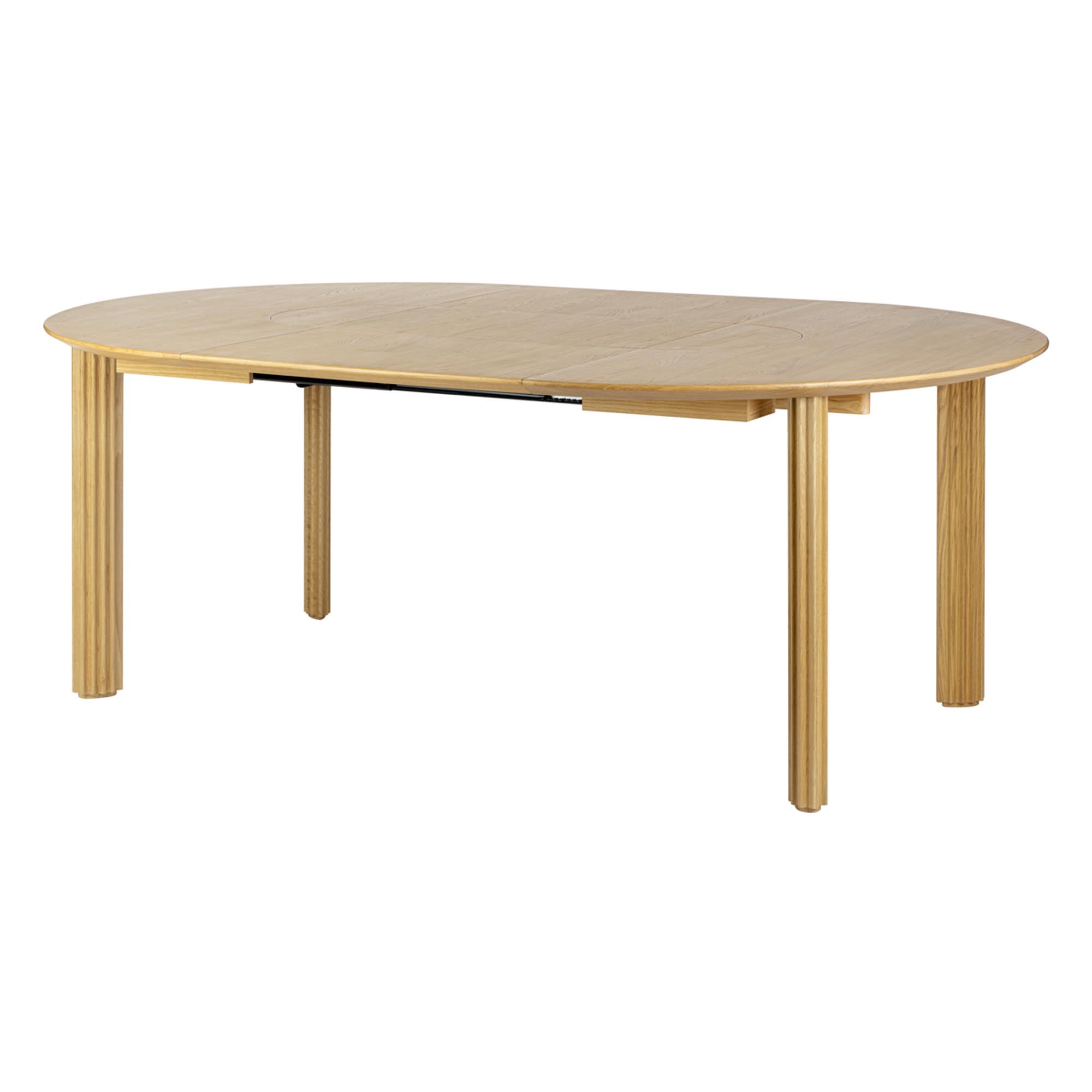Eleganter Comfort Circle Esstisch von Umage: Ausziehbar, aus heller Eiche, perfekt für gesellige Runden und modernes Wohnen.