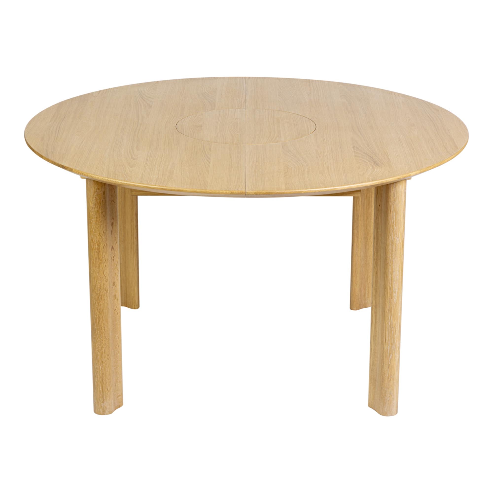 Entdecken Sie den Comfort Circle Esstisch von Umage: Ausziehbar, aus hochwertiger Eiche, ideal für moderne Essbereiche und gesellige Zusammenkünfte.