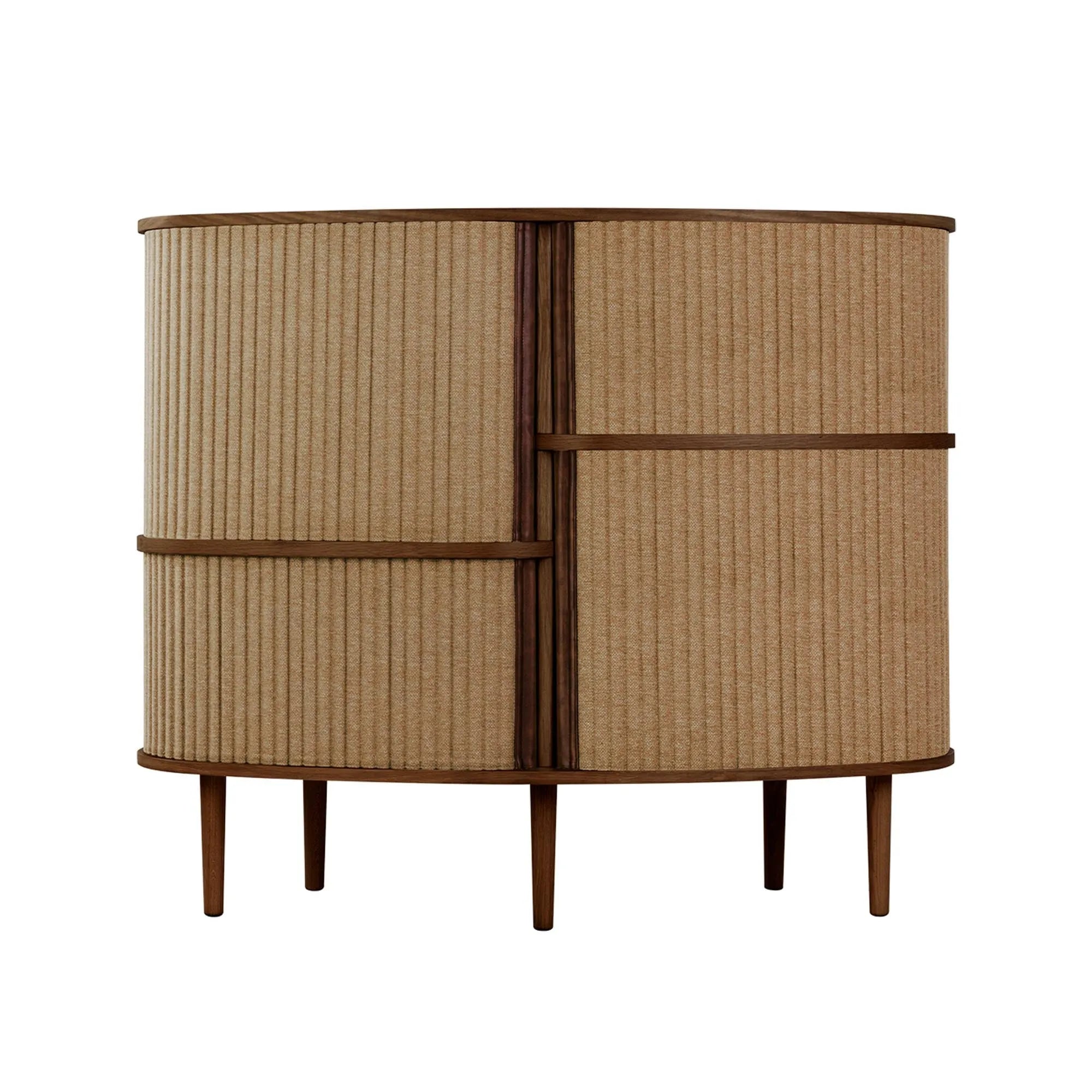 Modernes Umage Highboard aus Eiche für stilvolle Wohnräume.