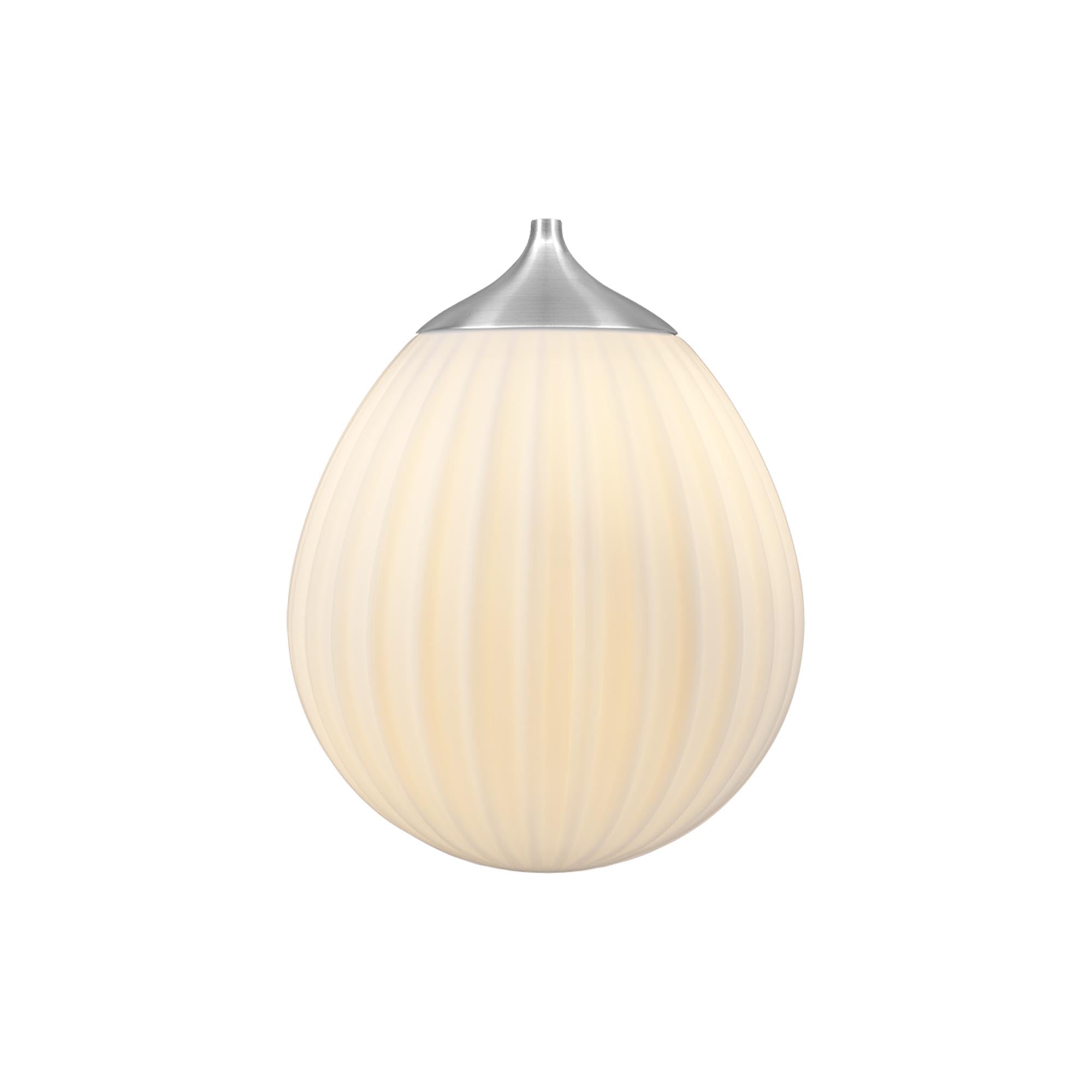 Die "Around the World" Pendelleuchte von Umage vereint mundgeblasenes Opalglas und ein einzigartiges Design, das an Heissluftballons erinnert.