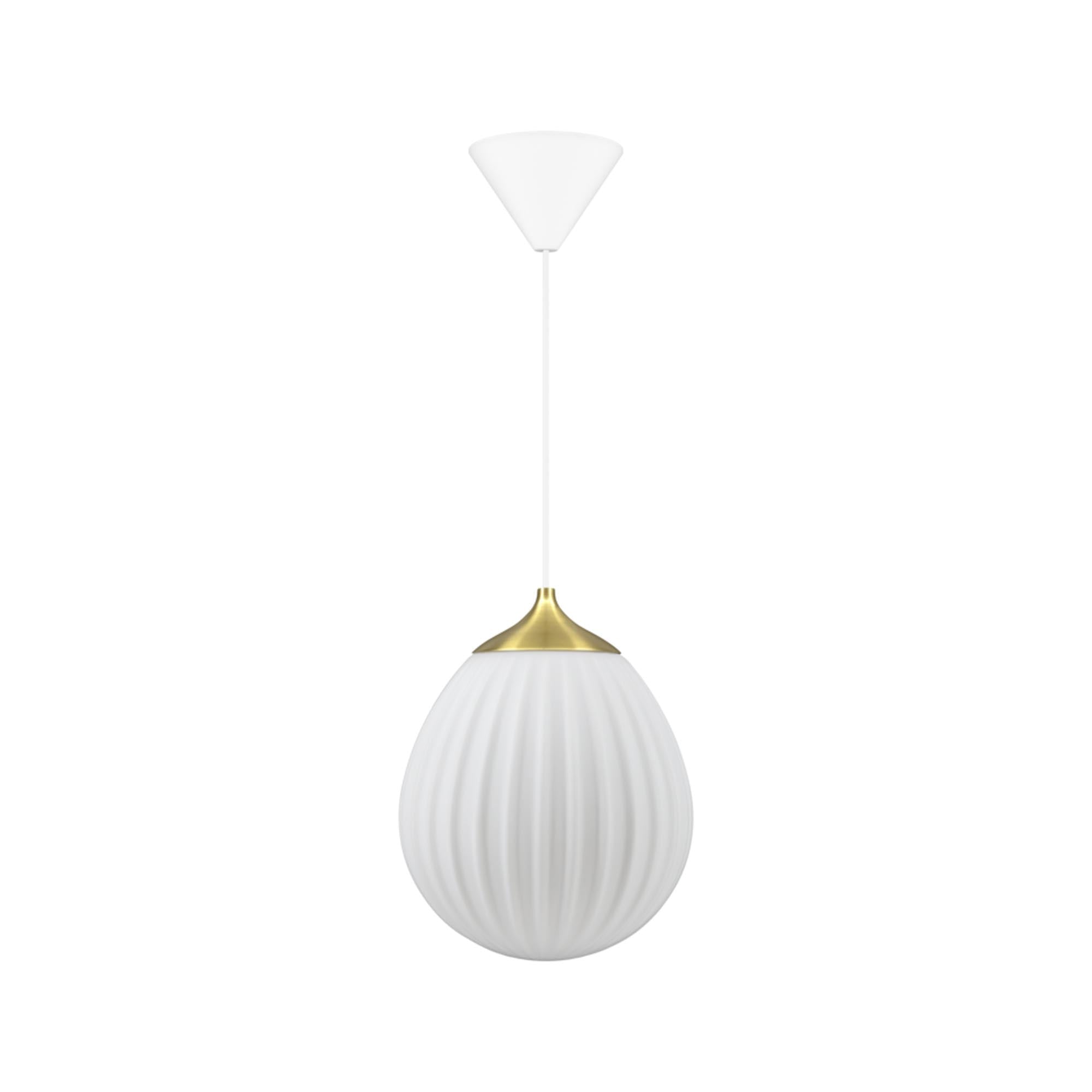 Entdecken Sie die Around the World Pendelleuchte von Umage – ein eleganter, handgefertigter Lampenschirm aus Opalglas, inspiriert von Heissluftballons.