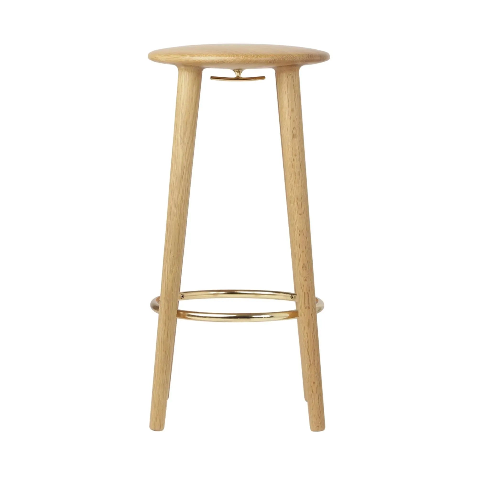 The Socialite Counter stool in Eiche Natur präsentiert im Onlineshop von KAQTU Design AG. Barhocker ist von Umage