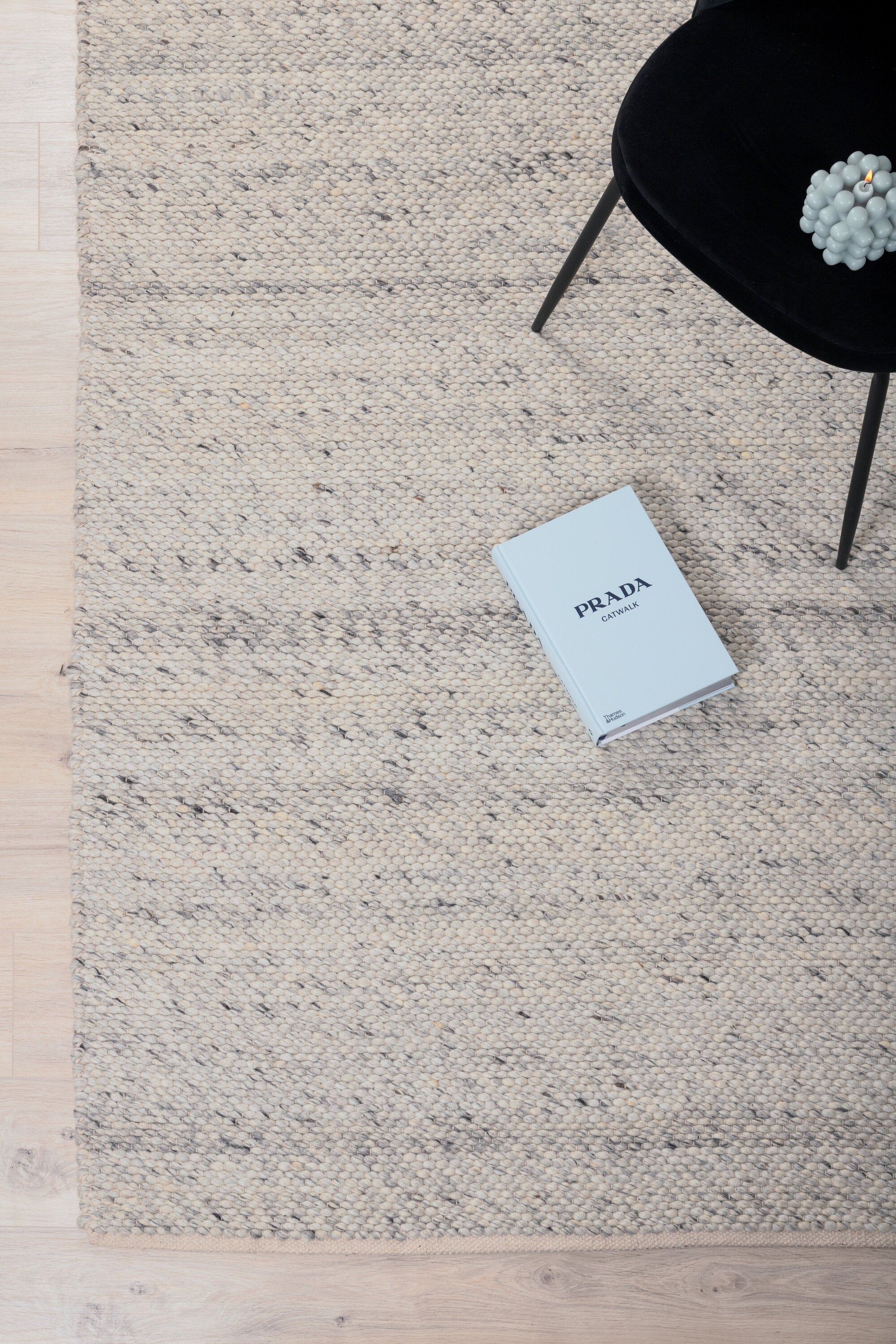 Ganga Teppich in Weiss präsentiert im Onlineshop von KAQTU Design AG. Teppich ist von Venture Home