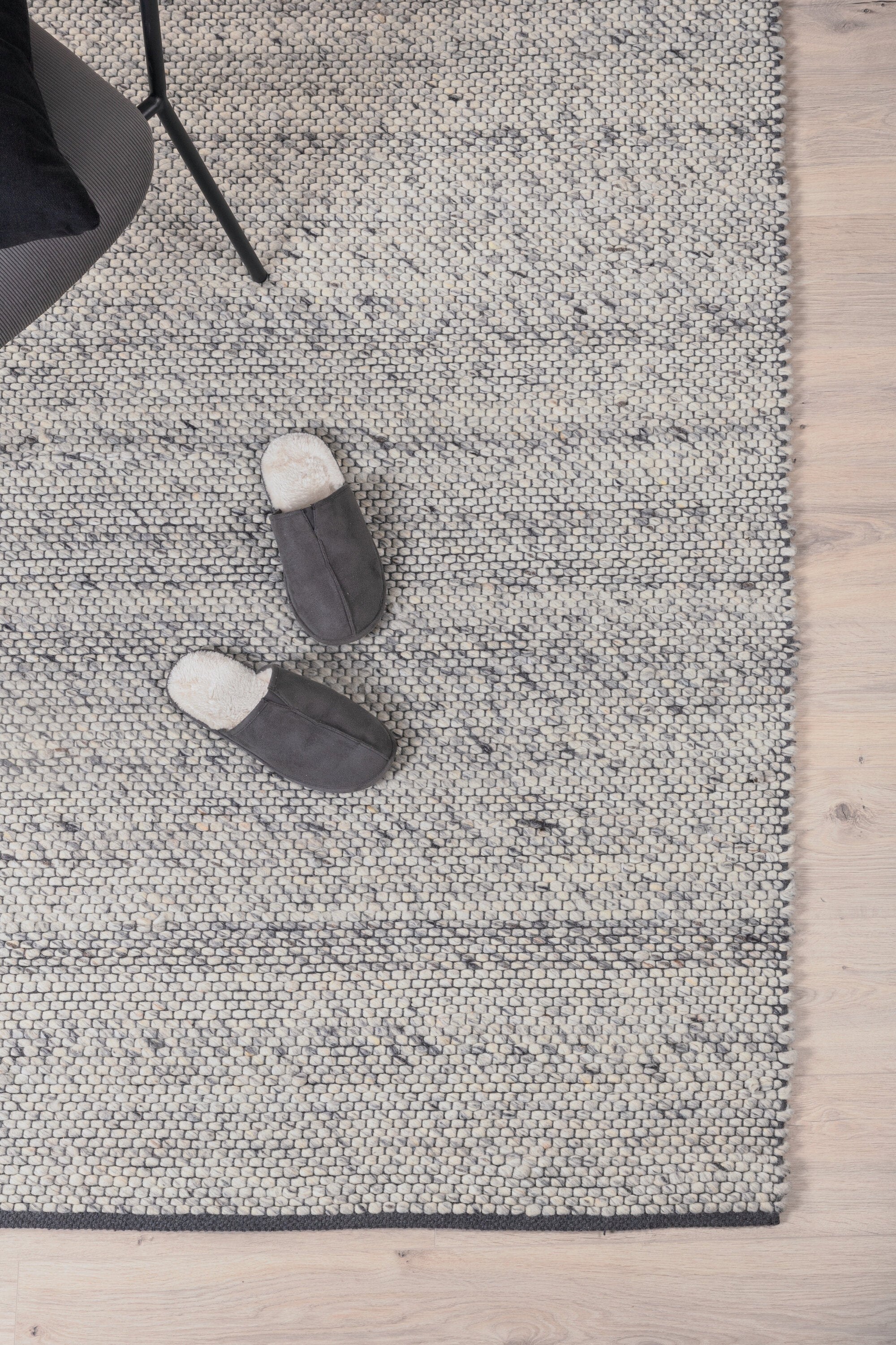 Ganga Teppich in Grau präsentiert im Onlineshop von KAQTU Design AG. Teppich ist von Venture Home