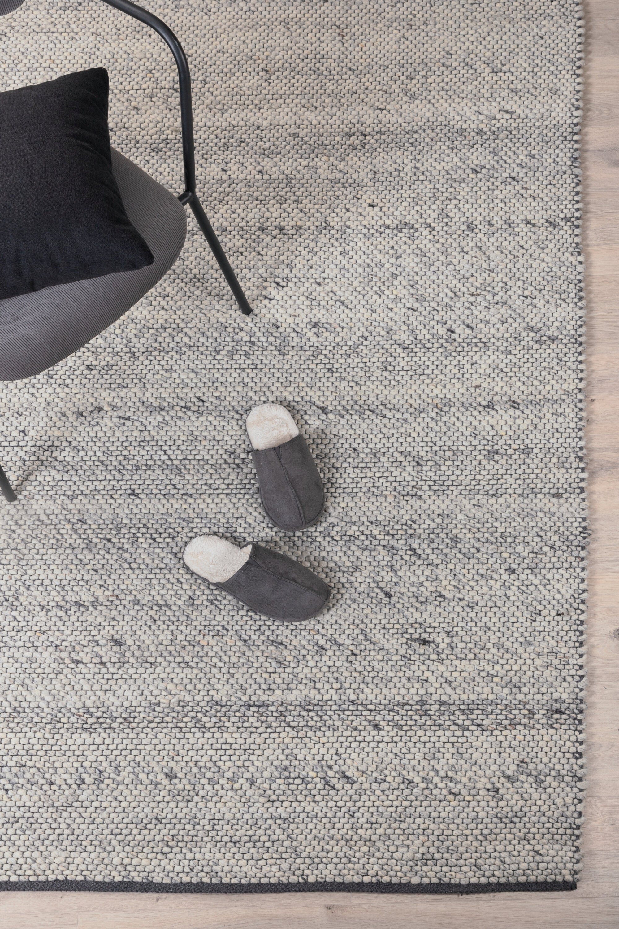 Ganga Teppich in Grau präsentiert im Onlineshop von KAQTU Design AG. Teppich ist von Venture Home