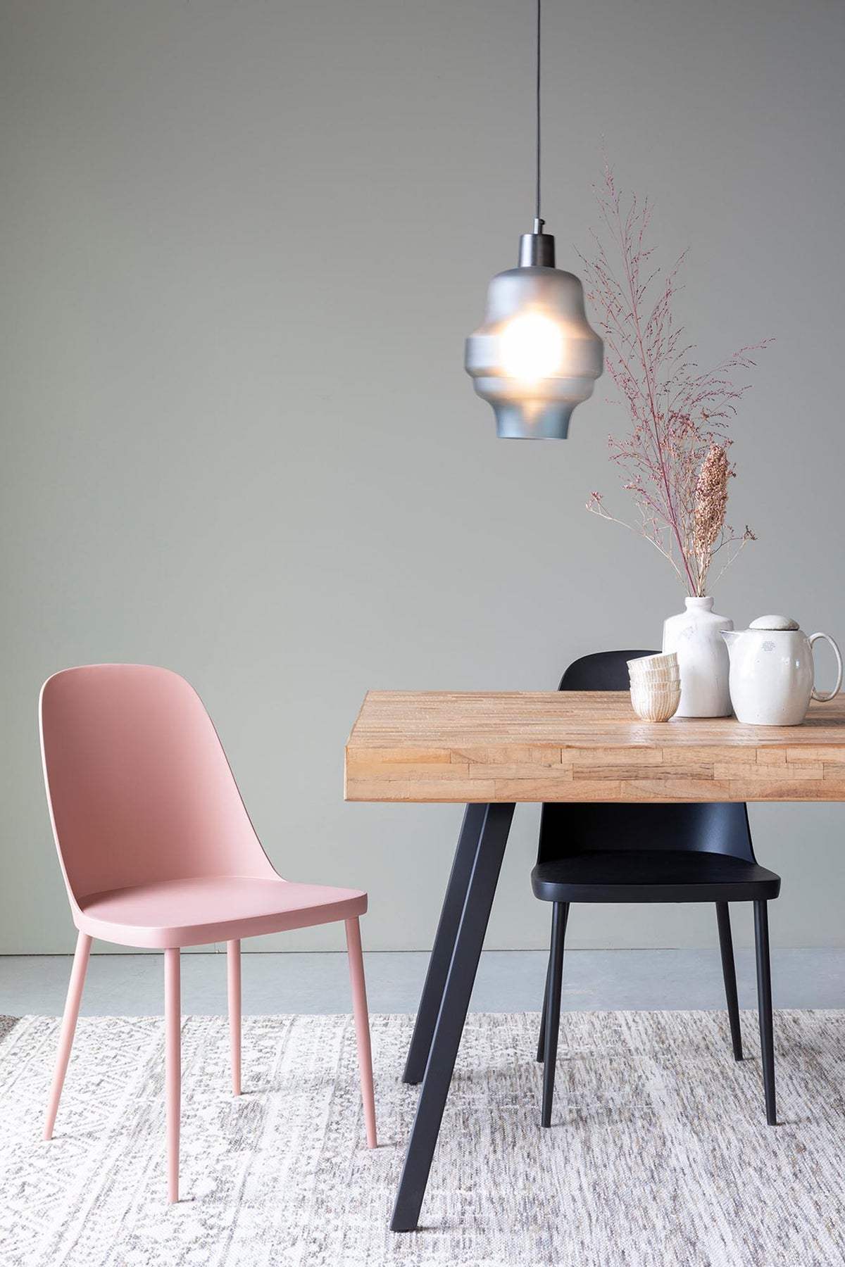 Stuhl PIP in Rosa präsentiert im Onlineshop von KAQTU Design AG. Stuhl ist von White Label Living