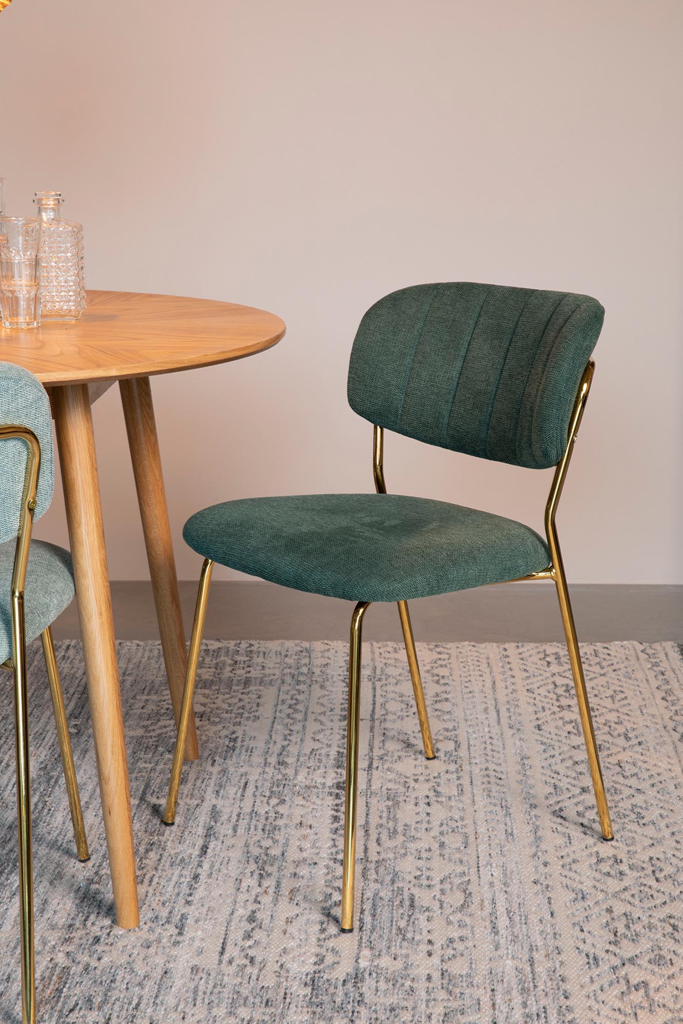 Komfortabler Stuhl Jolien V1: Modernes Design von White Label Living.
