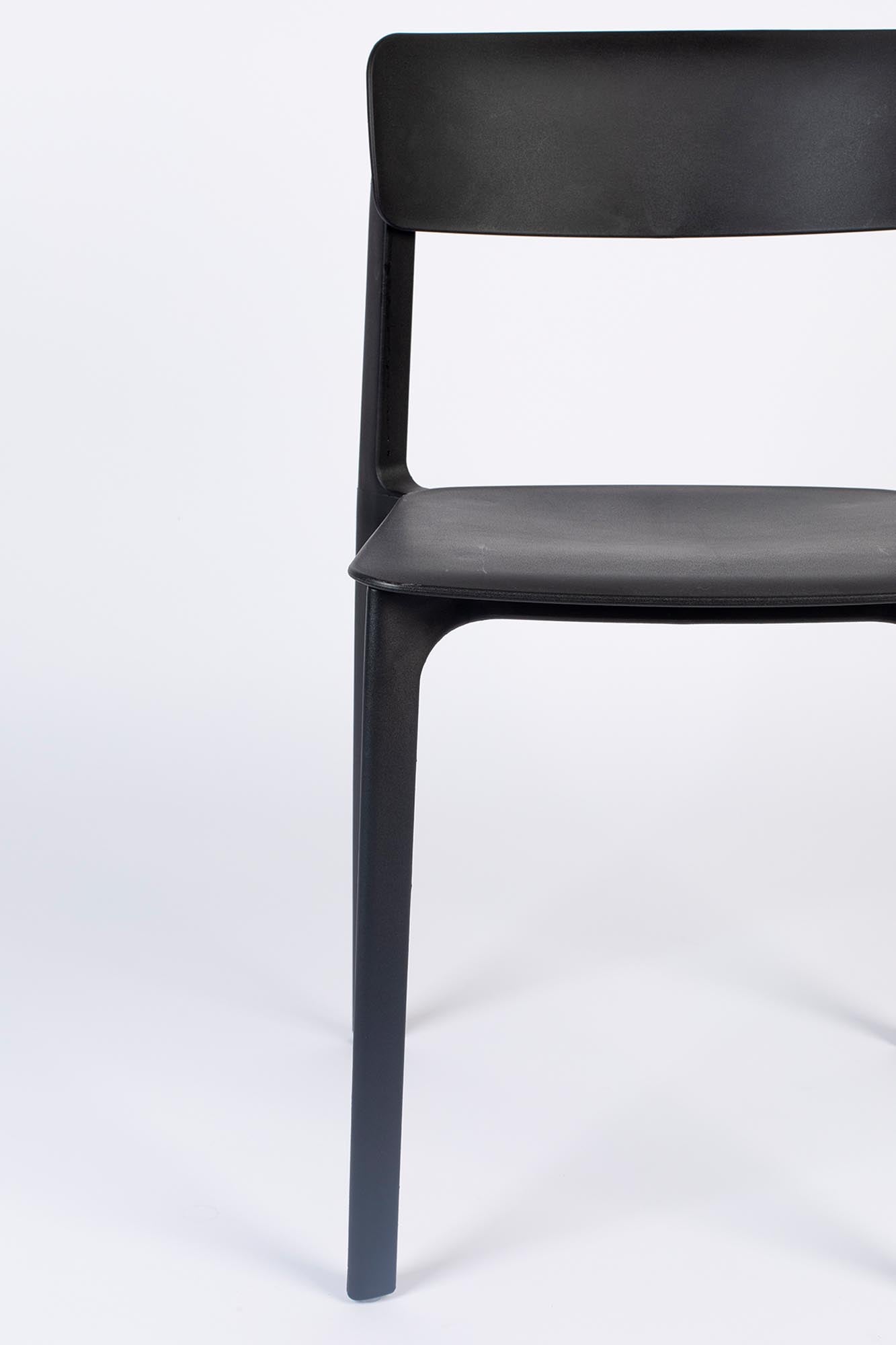 Der Stuhl Clive von White Label Living vereint elegantes Design mit Funktionalität. Ideal für jeden Raum, ob Esszimmer oder Büro.