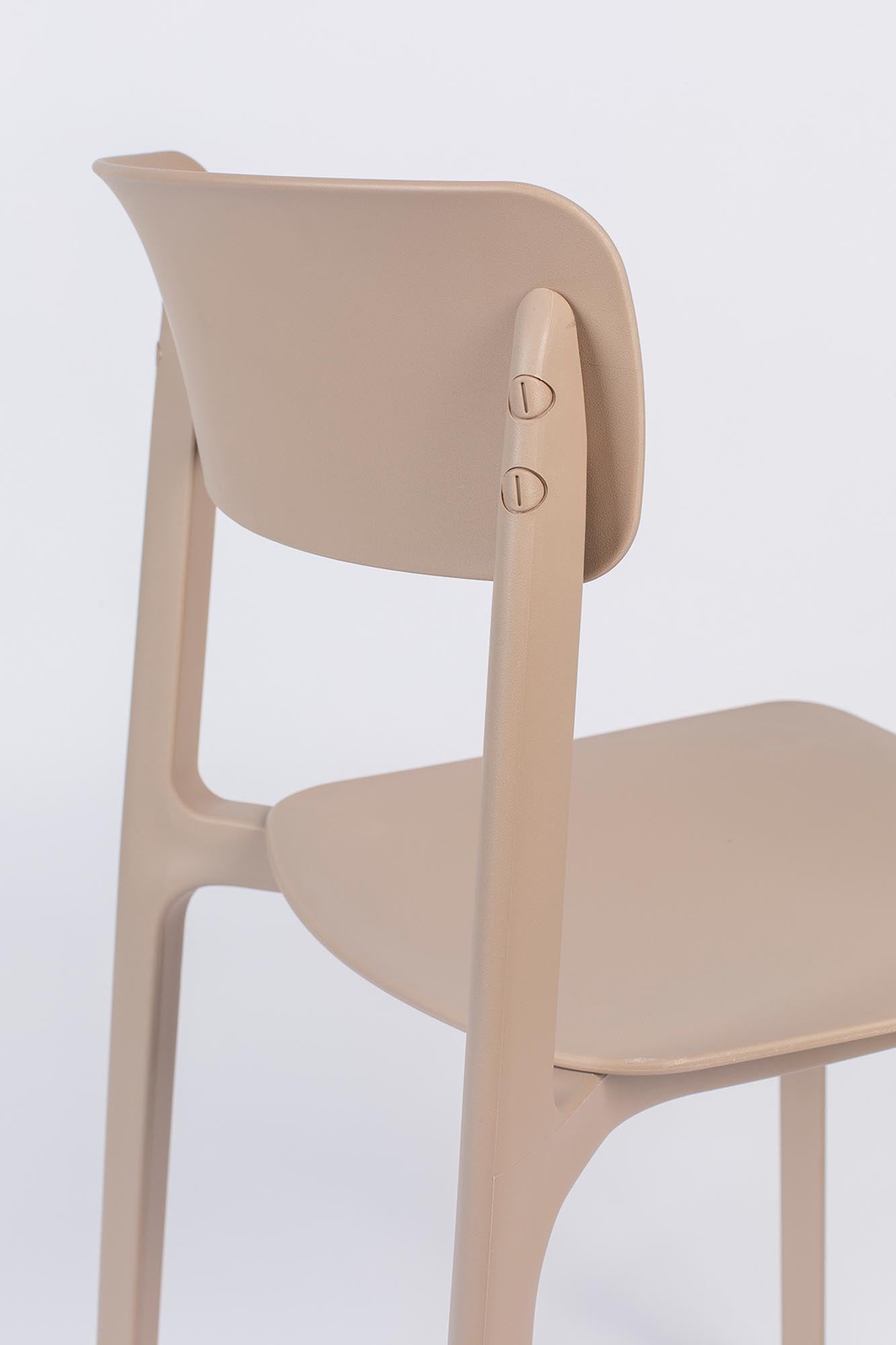 Entdecken Sie den Clive Stuhl von White Label Living – stilvolles Design trifft auf höchsten Komfort für Ihr Wohnambiente.