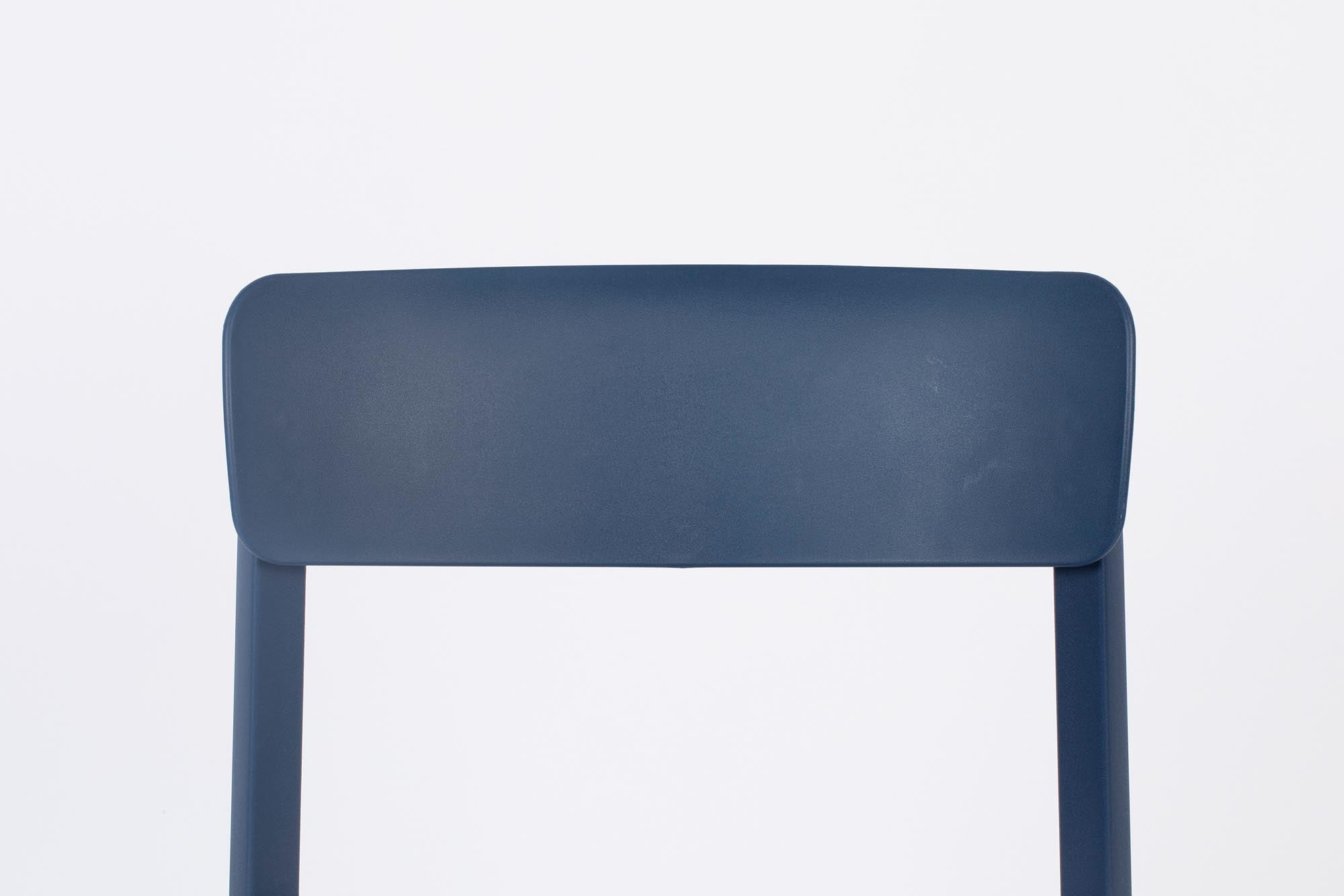 Der Stuhl Clive von White Label Living vereint stilvolle Ästhetik mit optimalem Sitzkomfort. Ideal für Esszimmer und Arbeitsbereiche.
