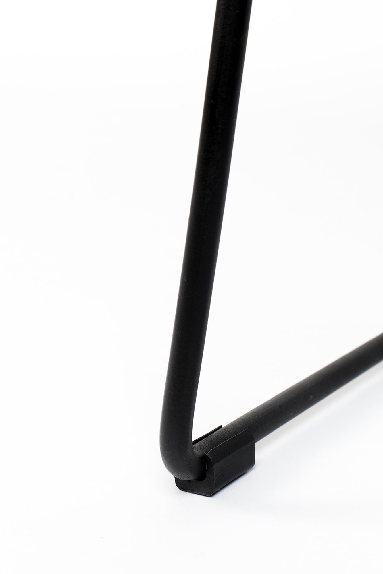 Der Barstuhl TANGLE von White Label Living vereint modernes Design mit Komfort. Ideal für Küche und Bar, in vielen Farben und Größen erhältlich.