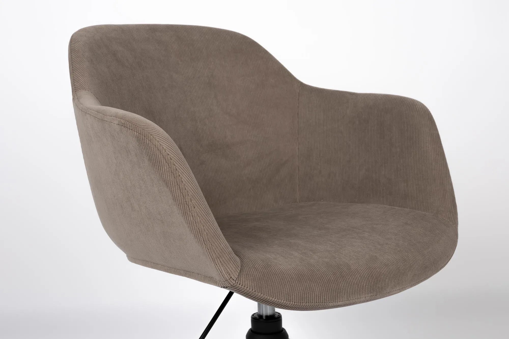Ergonomischer Bürostuhl JUNZO RIB für modernes Homeoffice-Design.