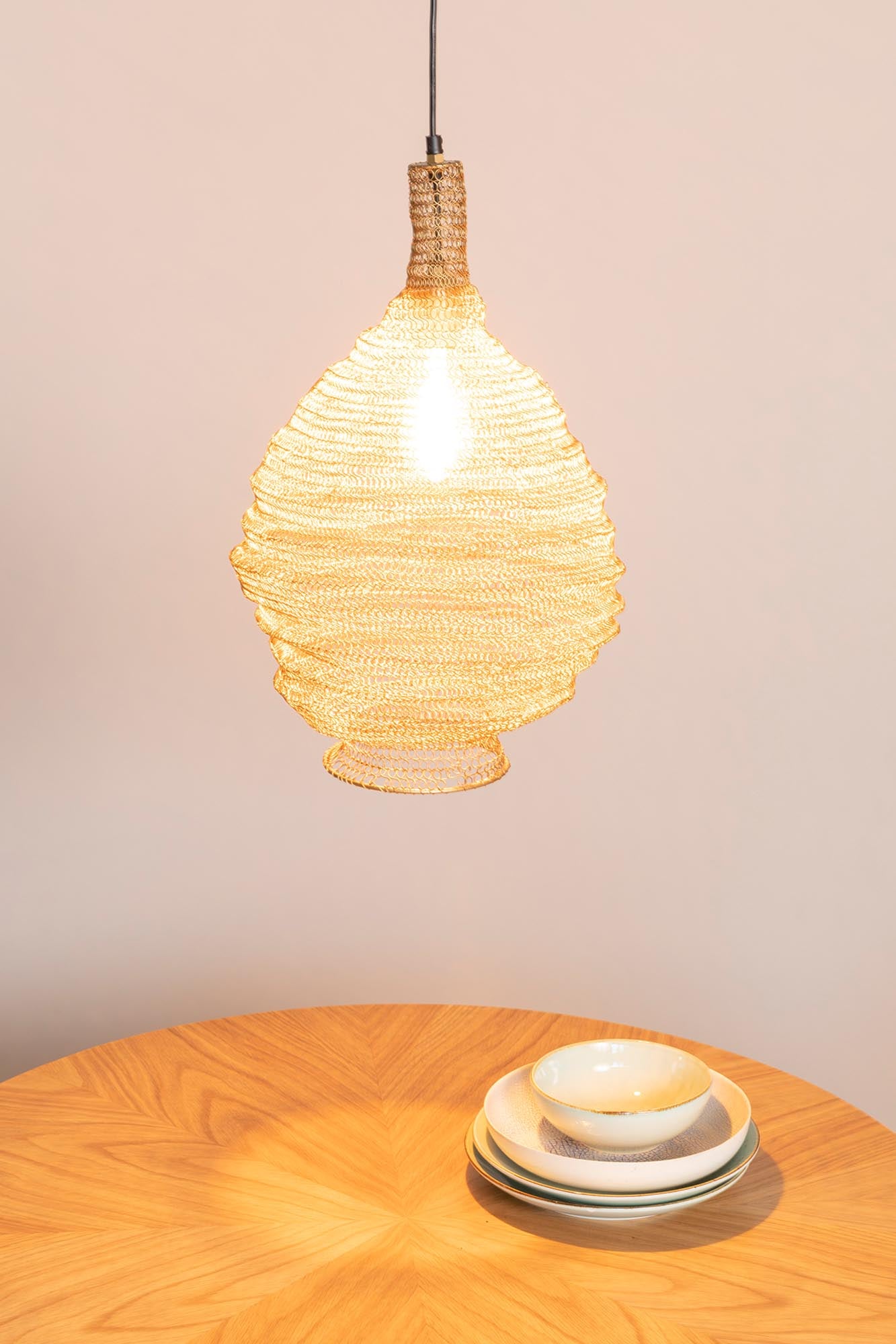 Runder Tisch Fabio von White Label Living – zeitloses Design-Highlight.