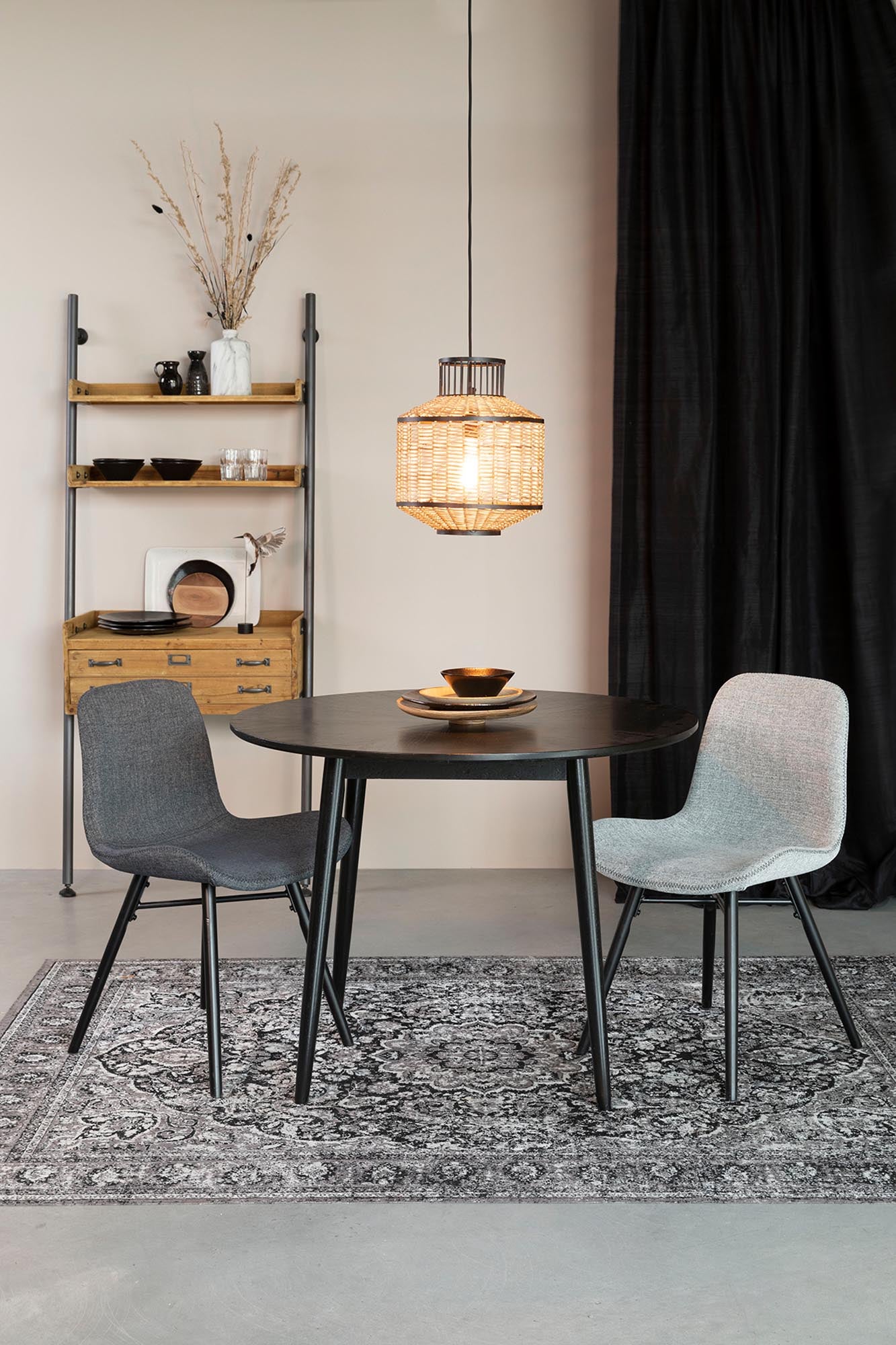 Runder Esstisch Fabio von White Label Living: Massivholz, elegantes Design und perfekte Größe für unvergessliche Essmomente.