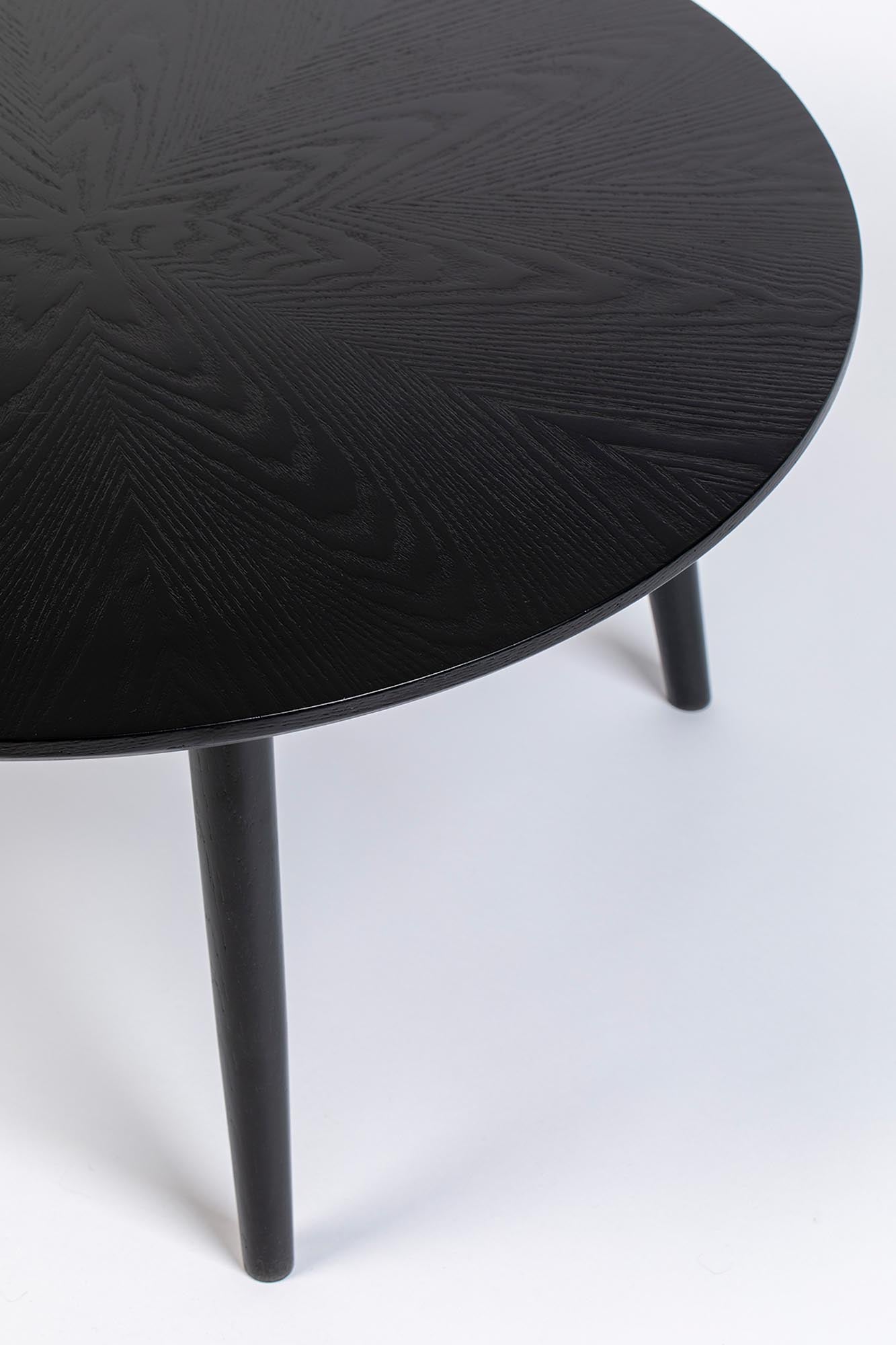 Runder Tisch Fabio von White Label Living – stilvolles Design aus Eichenholz, perfekt für gesellige Zusammenkünfte und jedes Esszimmer.